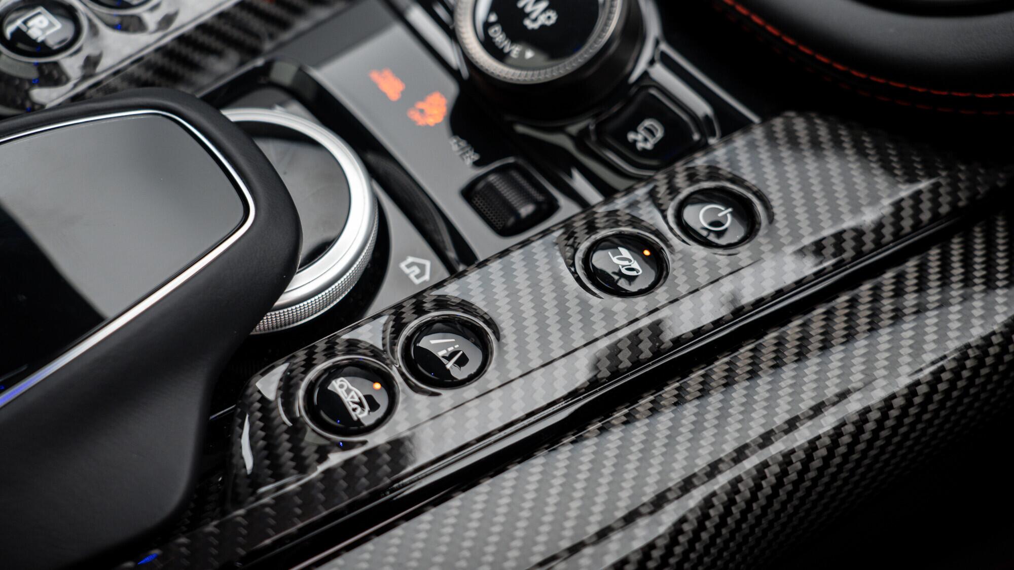 Aston Martin DBX view 51