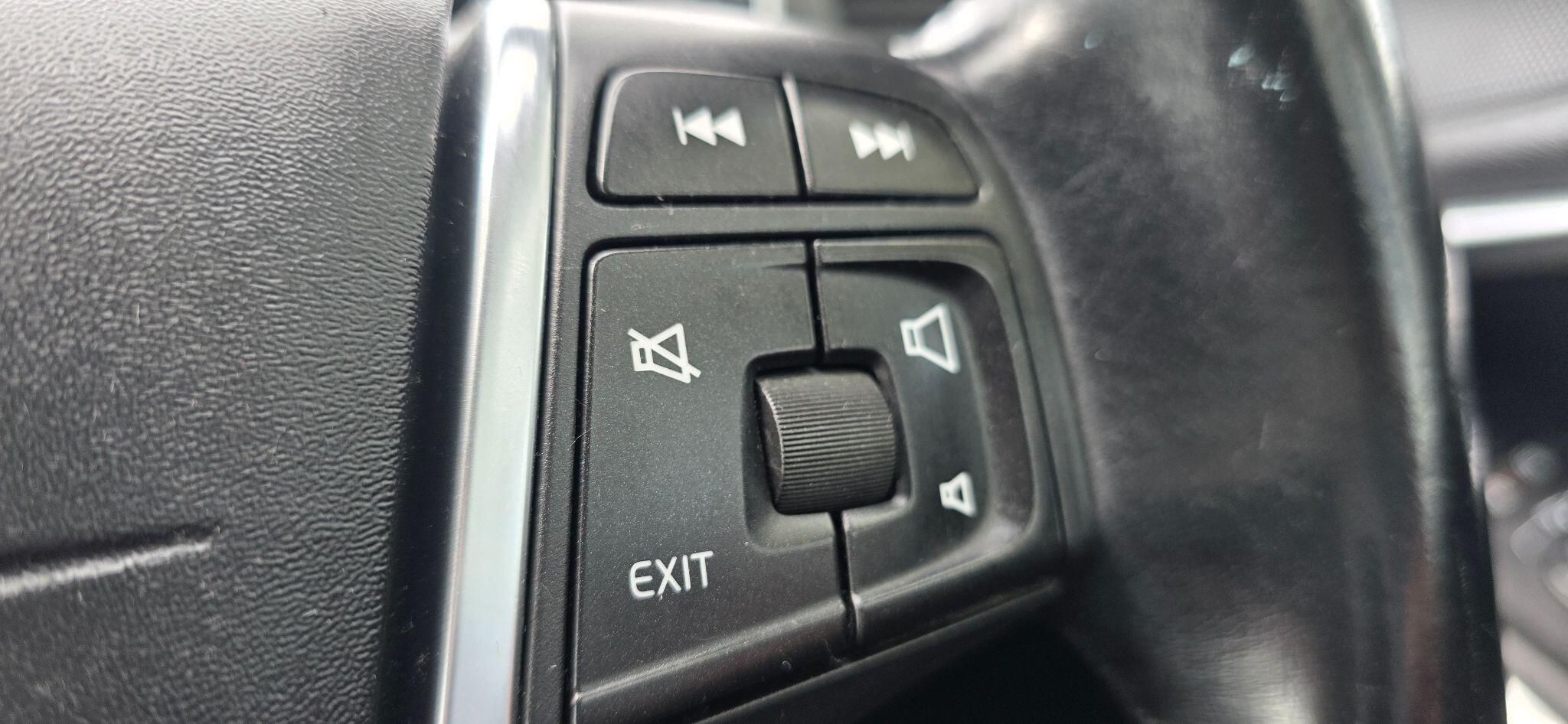 Volvo V40 Cross Country view 38