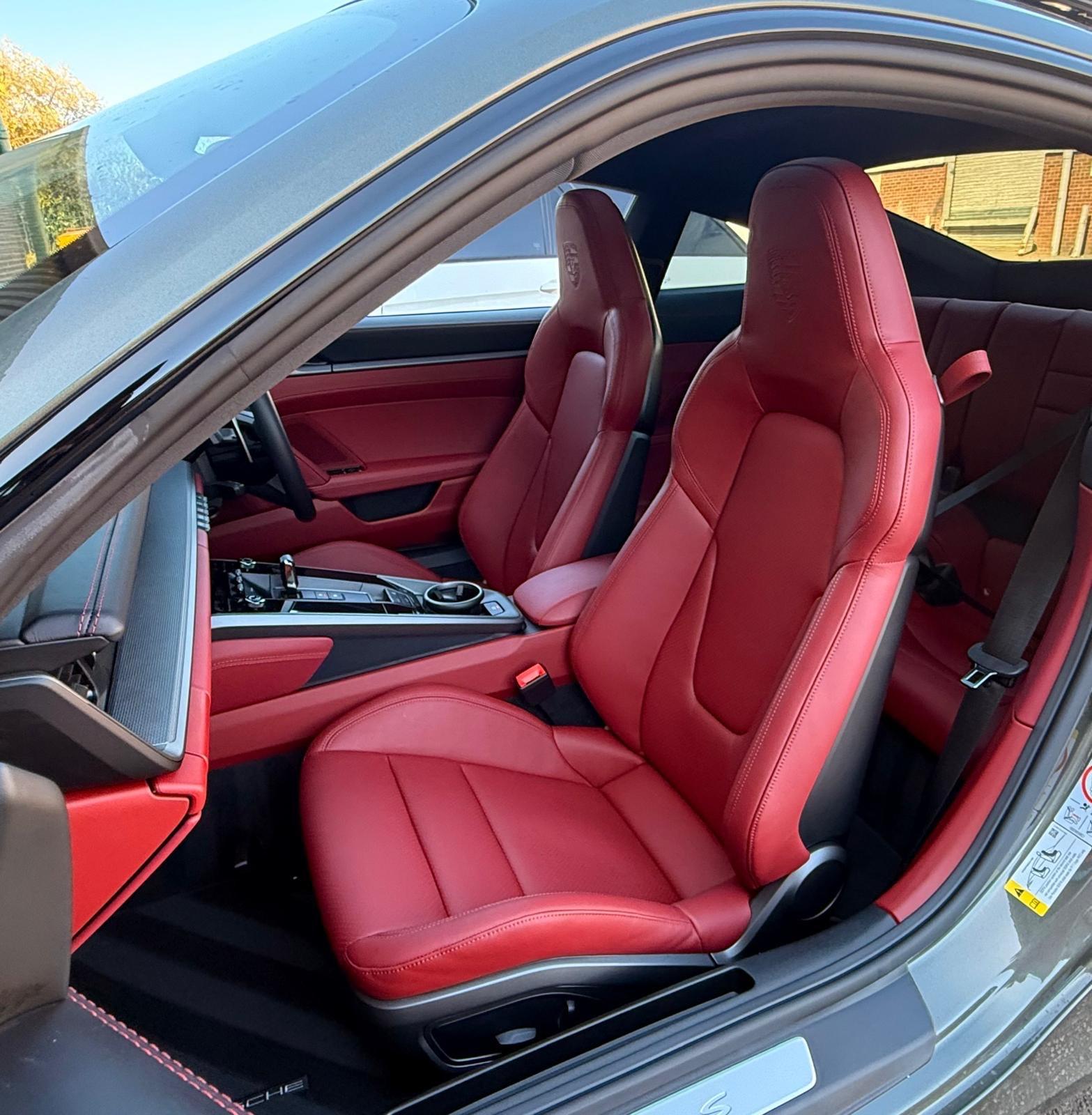 Porsche 911 view 27