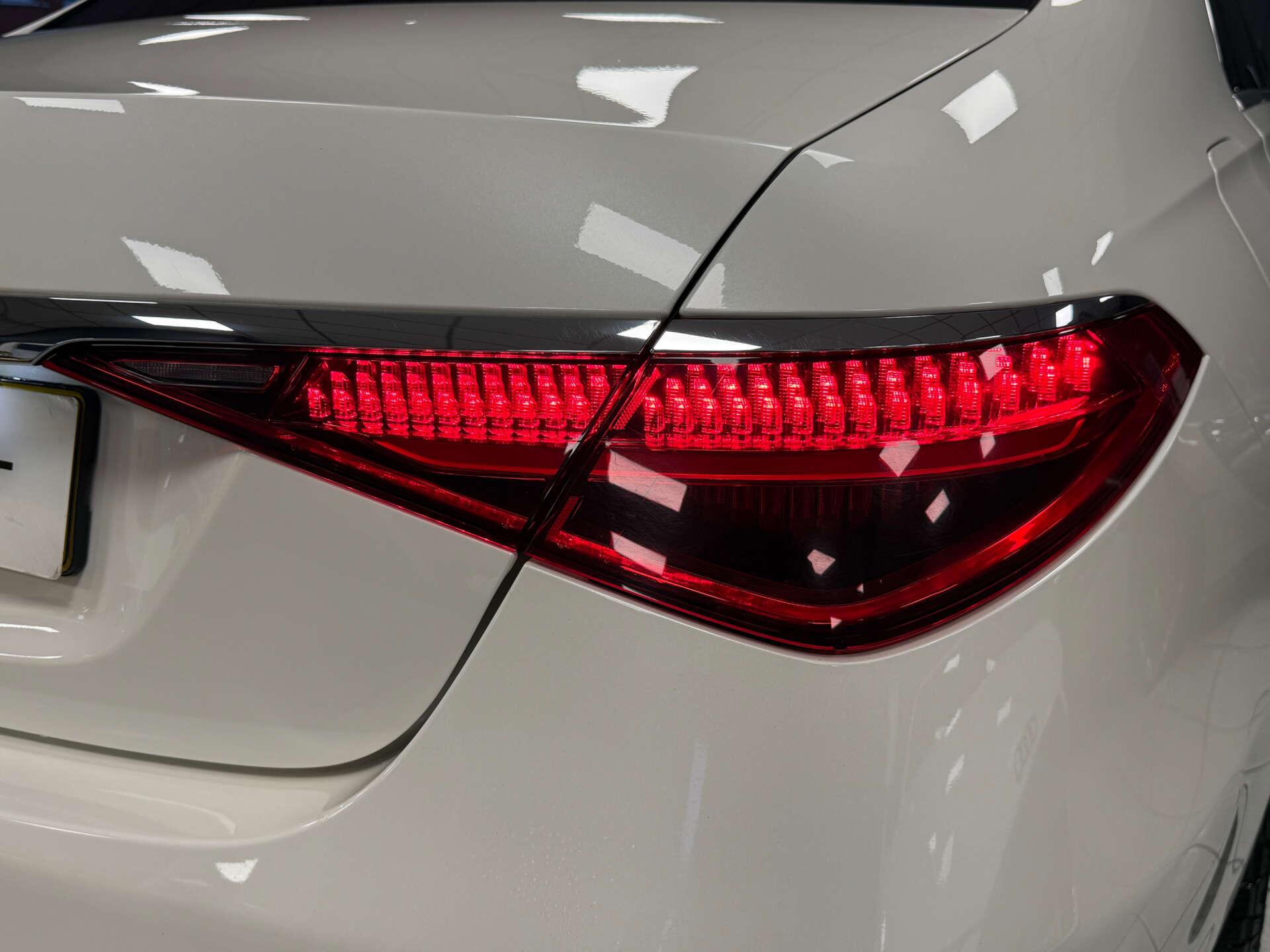 Mercedes-Benz S-Class view 28
