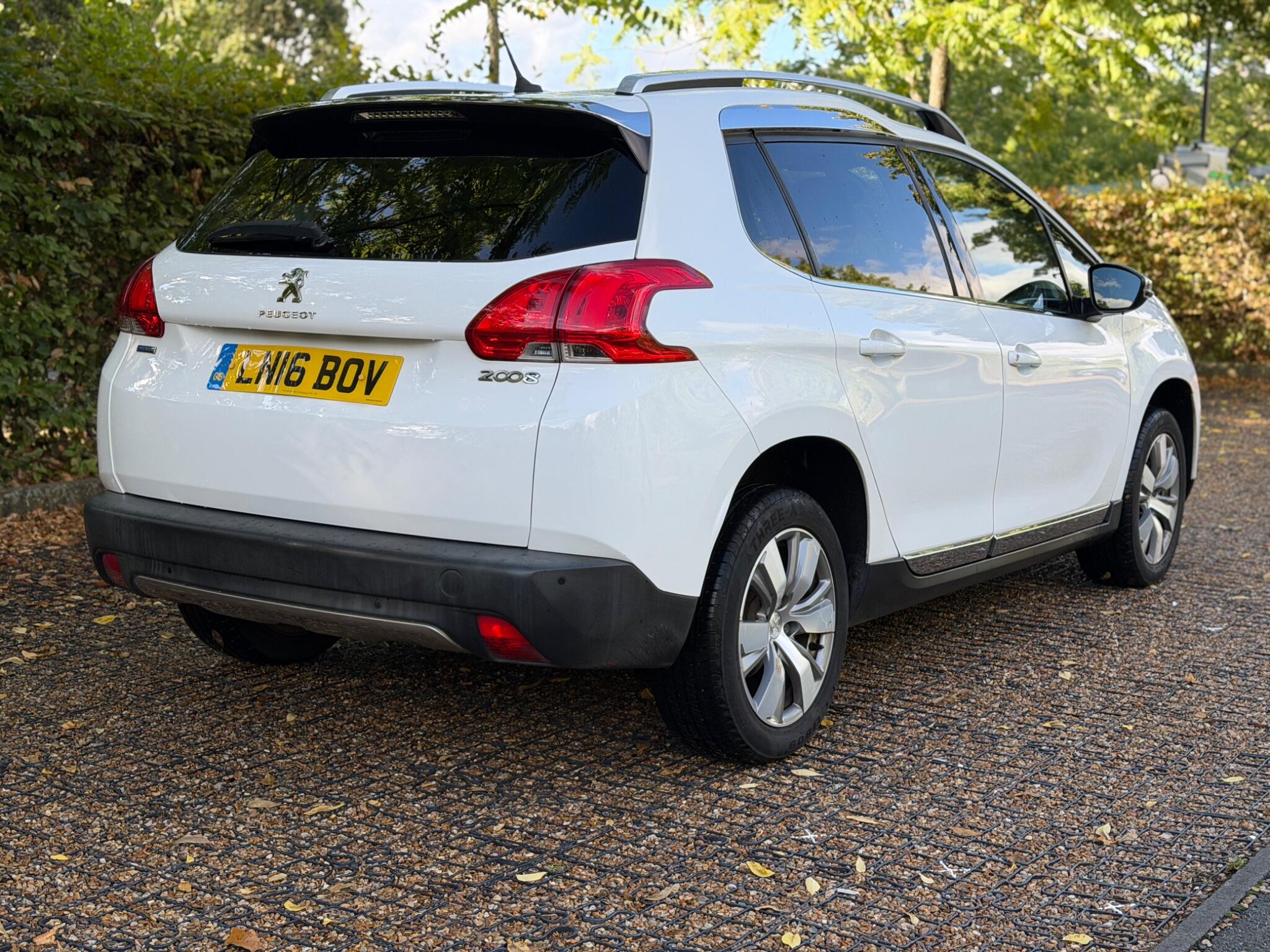 Peugeot 2008 view 32
