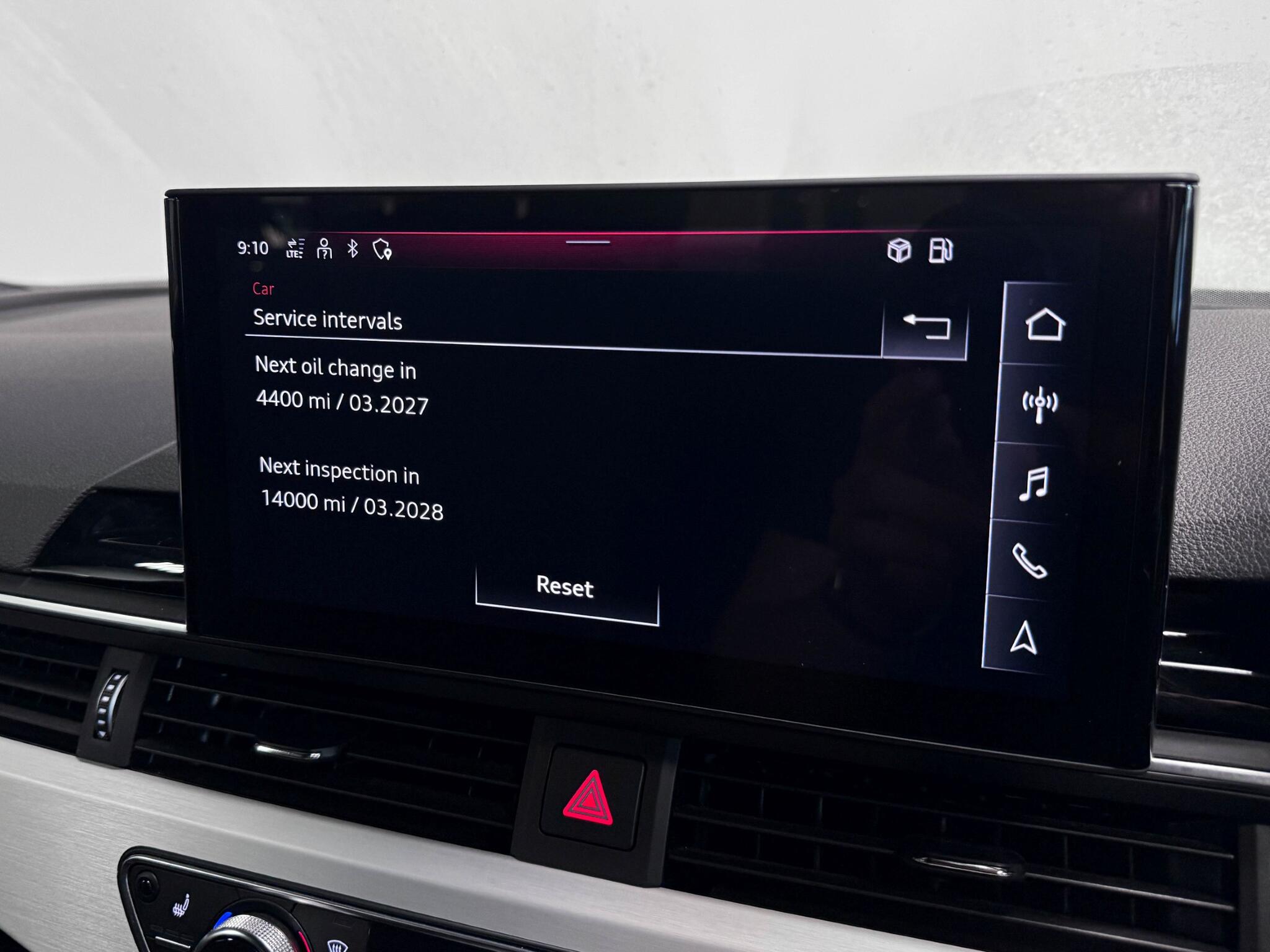 Audi A4 view 56