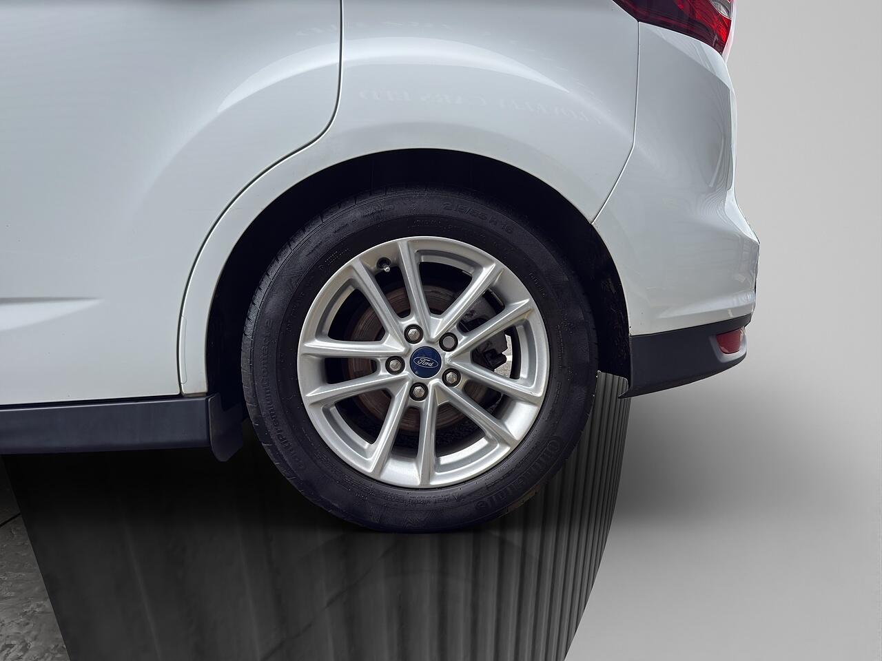 Ford C-Max view 26