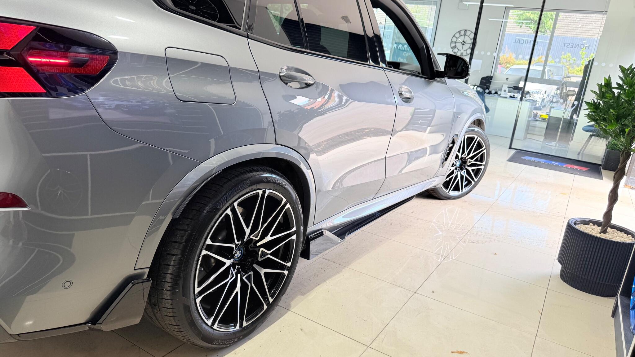 BMW X5 view 16