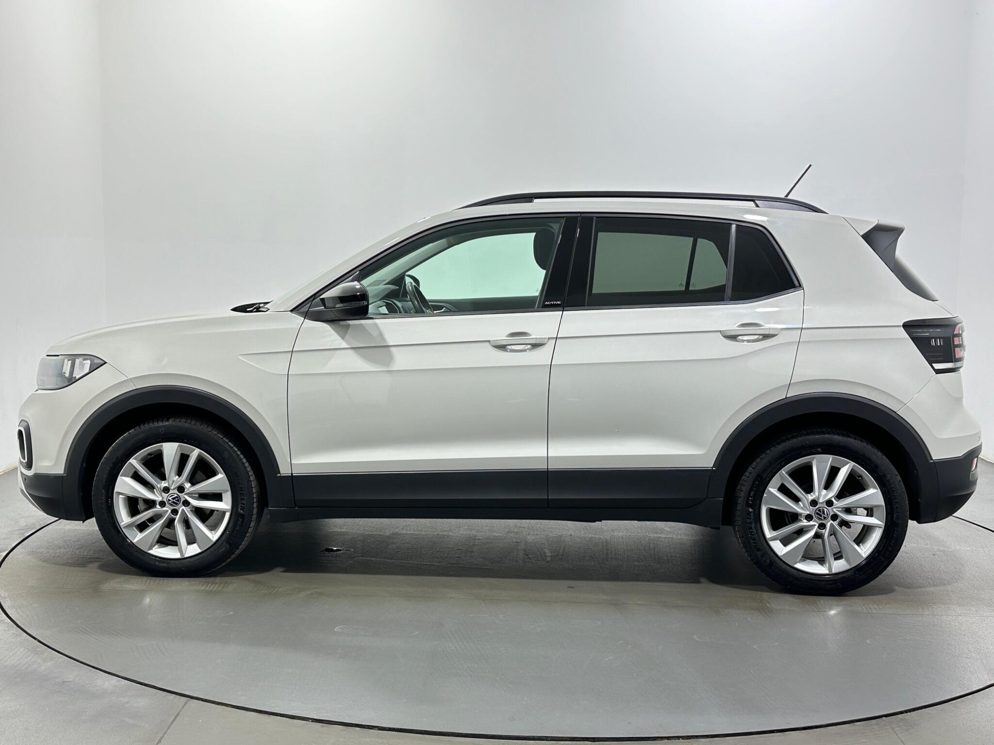 Volkswagen T-Cross view 5