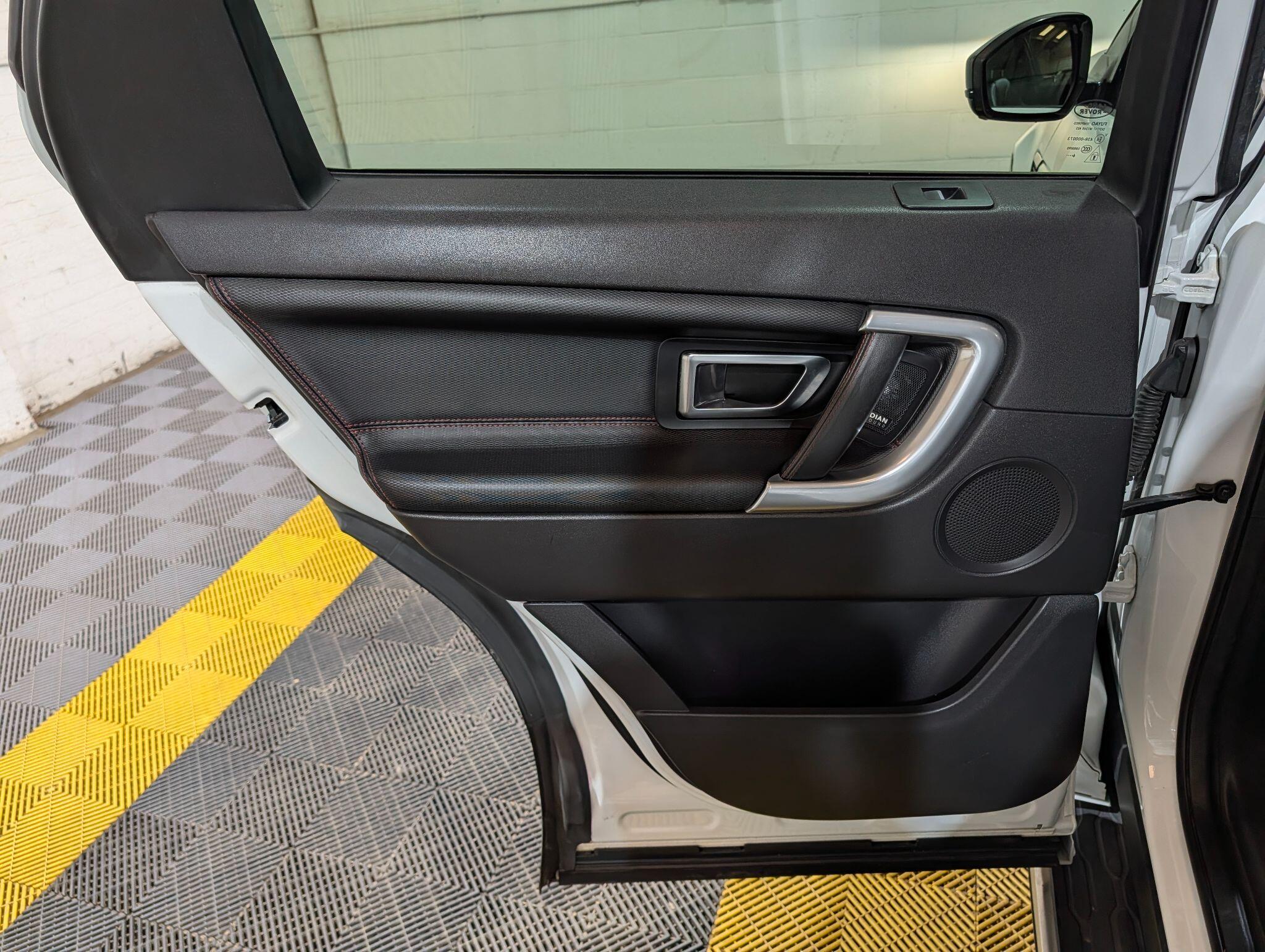 Land Rover Discovery Sport view 47
