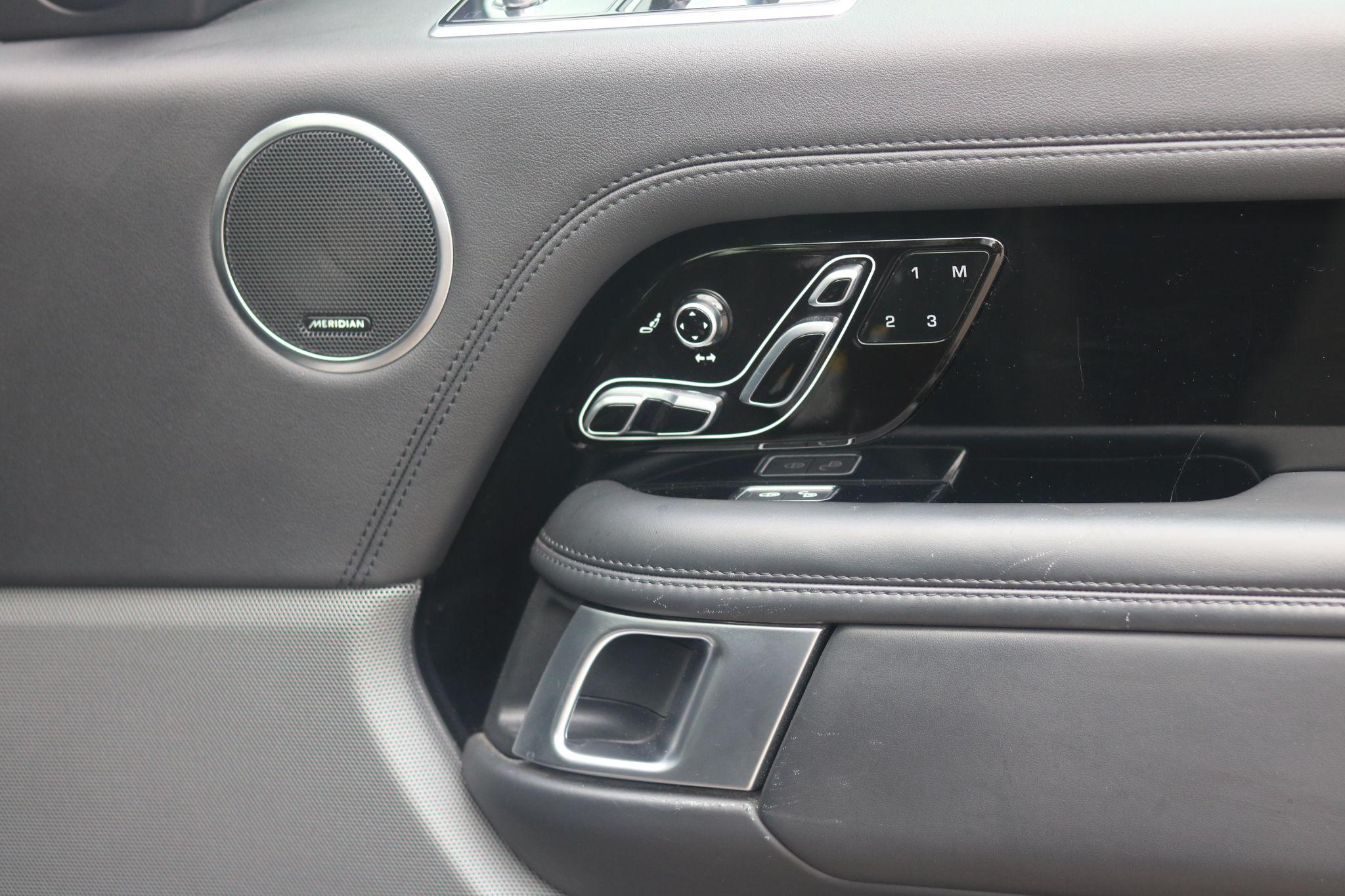 Land Rover Range Rover view 21
