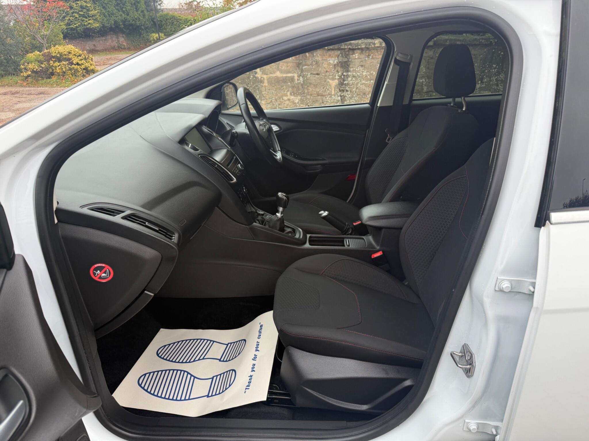 2015 Ford Focus image 11