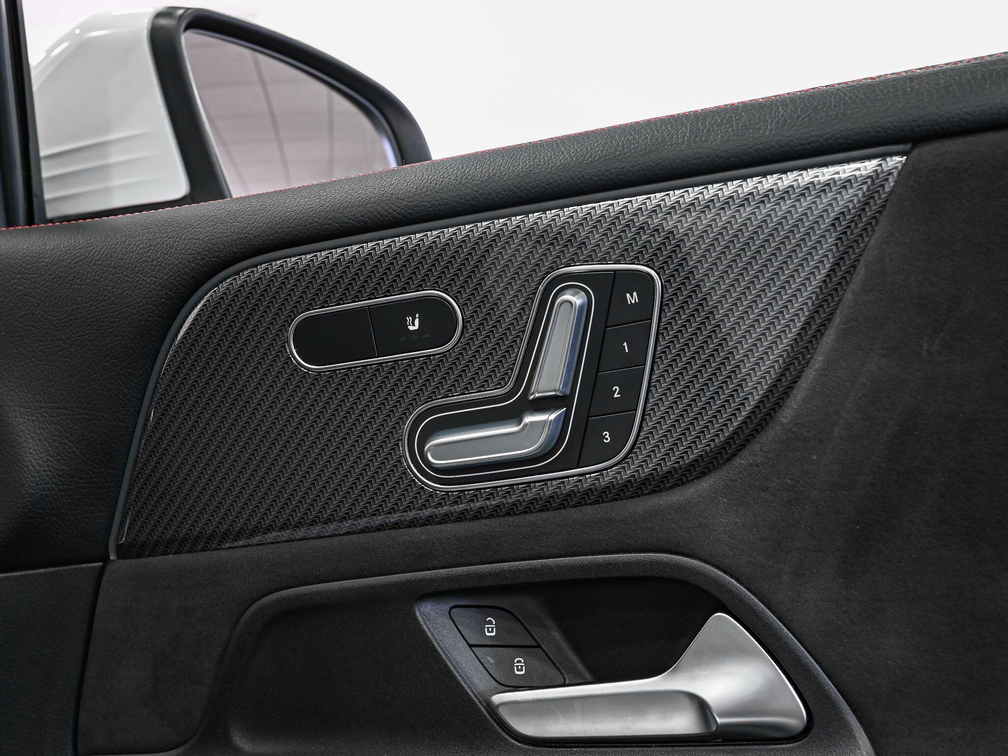 Mercedes-Benz GLB view 24