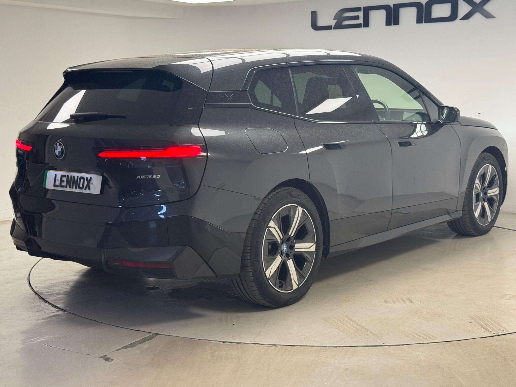 BMW Ix view 6