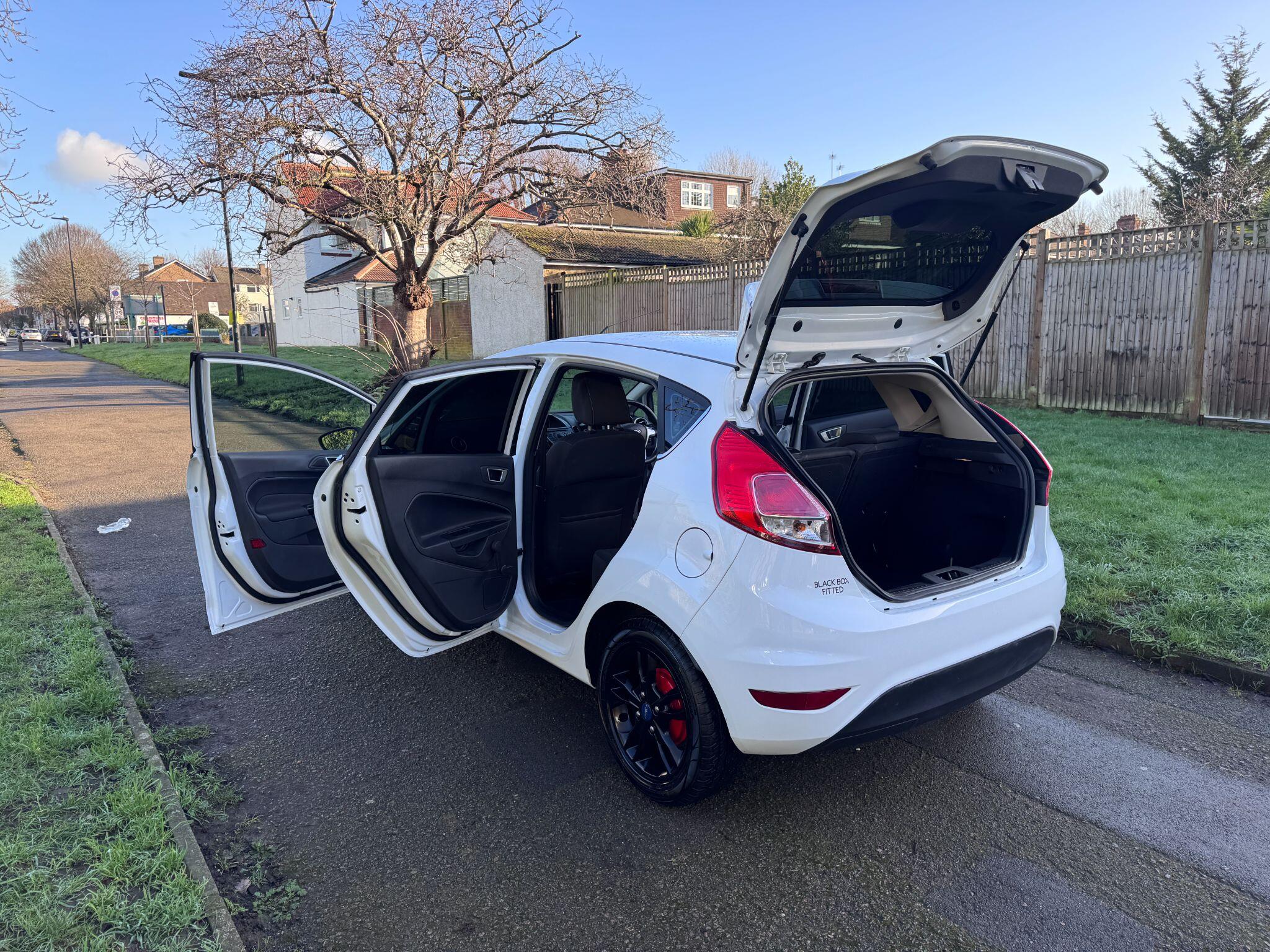 2016 Ford Fiesta image 45