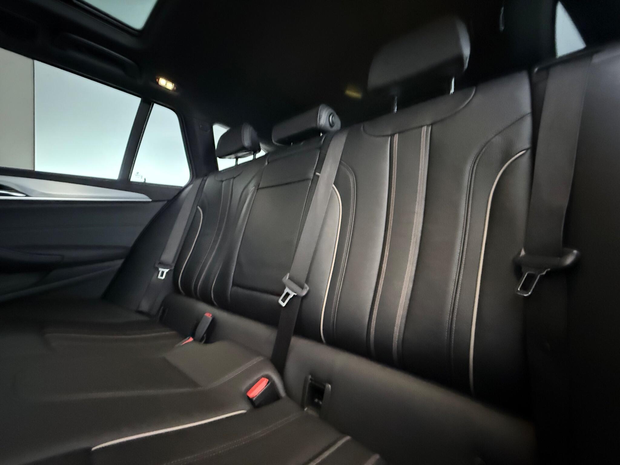 BMW 5 Series view 35