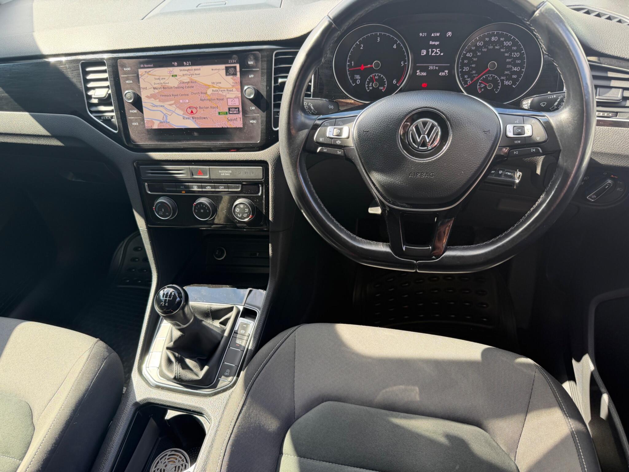Volkswagen Golf Sportsvan view 2