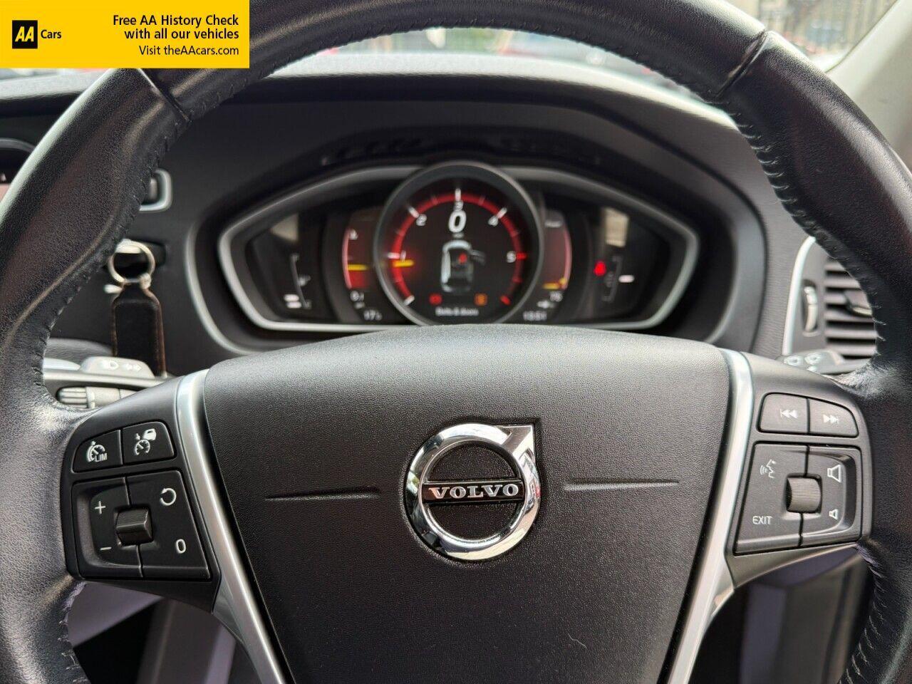 Volvo V40 Cross Country view 15