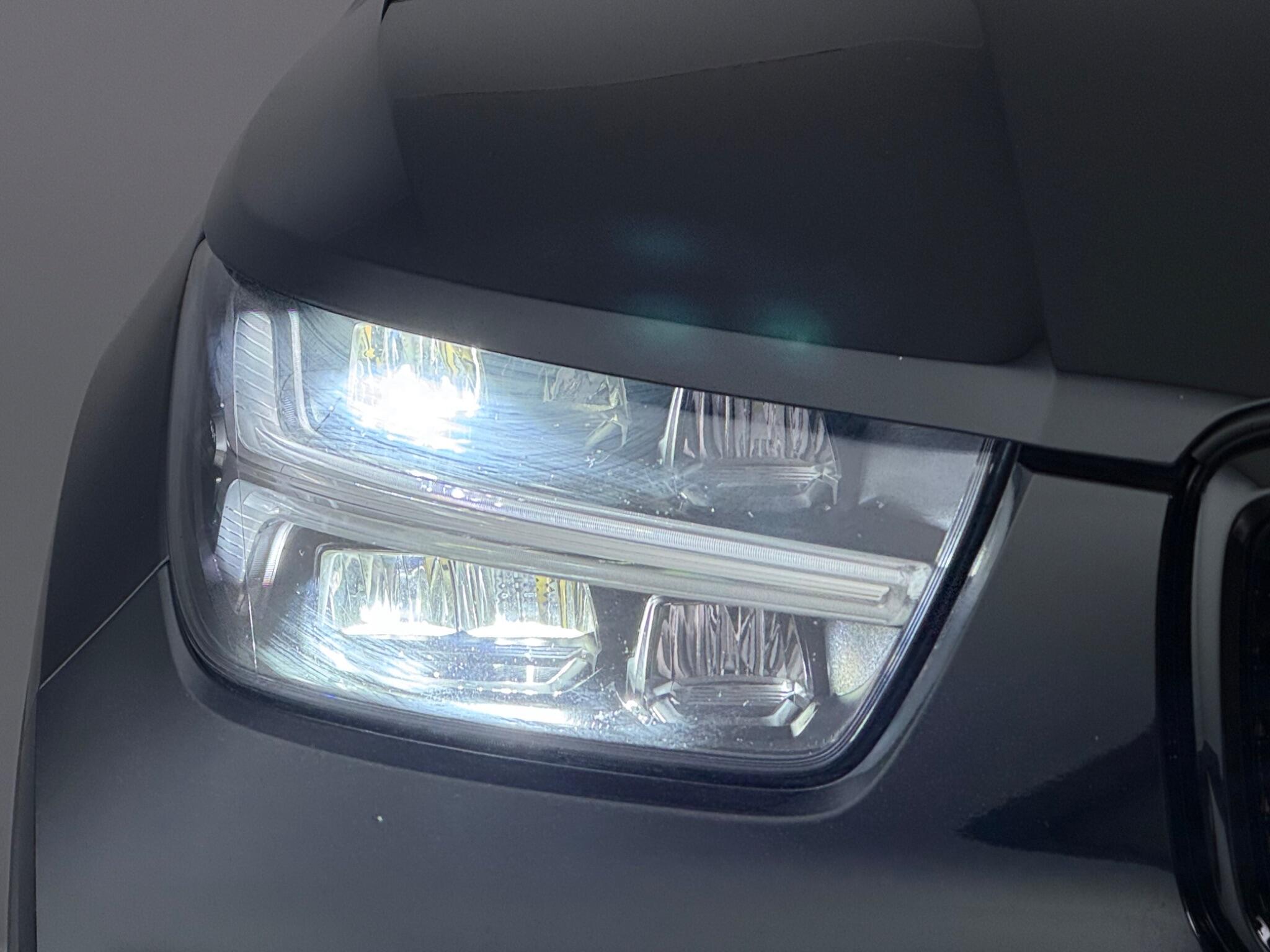 Volvo XC40 view 11
