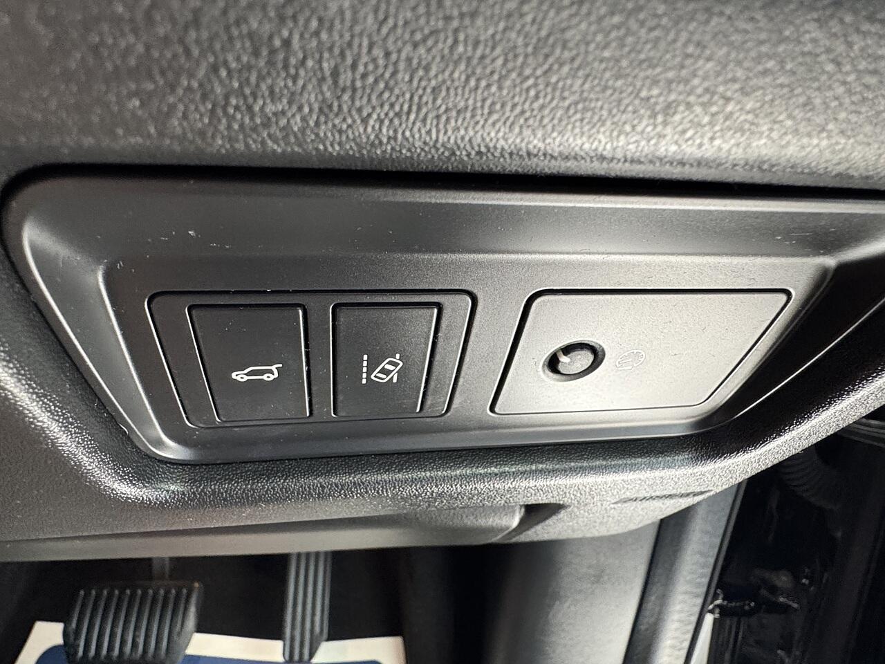 Land Rover Discovery Sport view 26