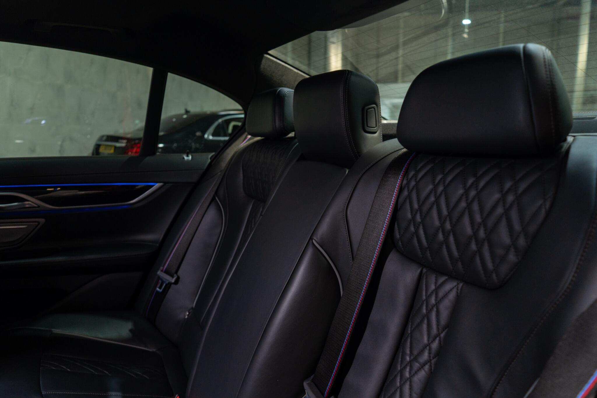 BMW 7 Series view 17