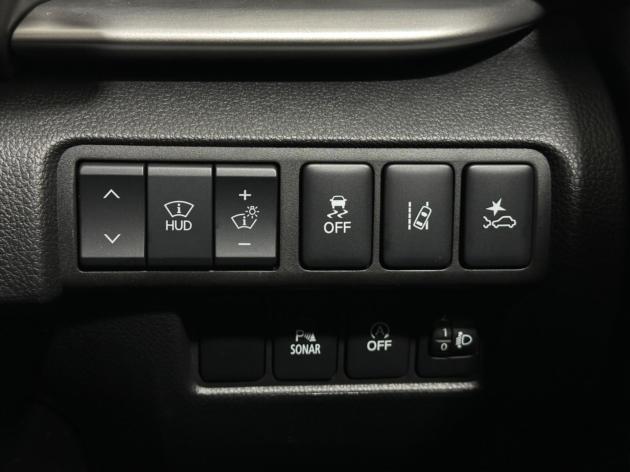 Mitsubishi Eclipse Cross view 18