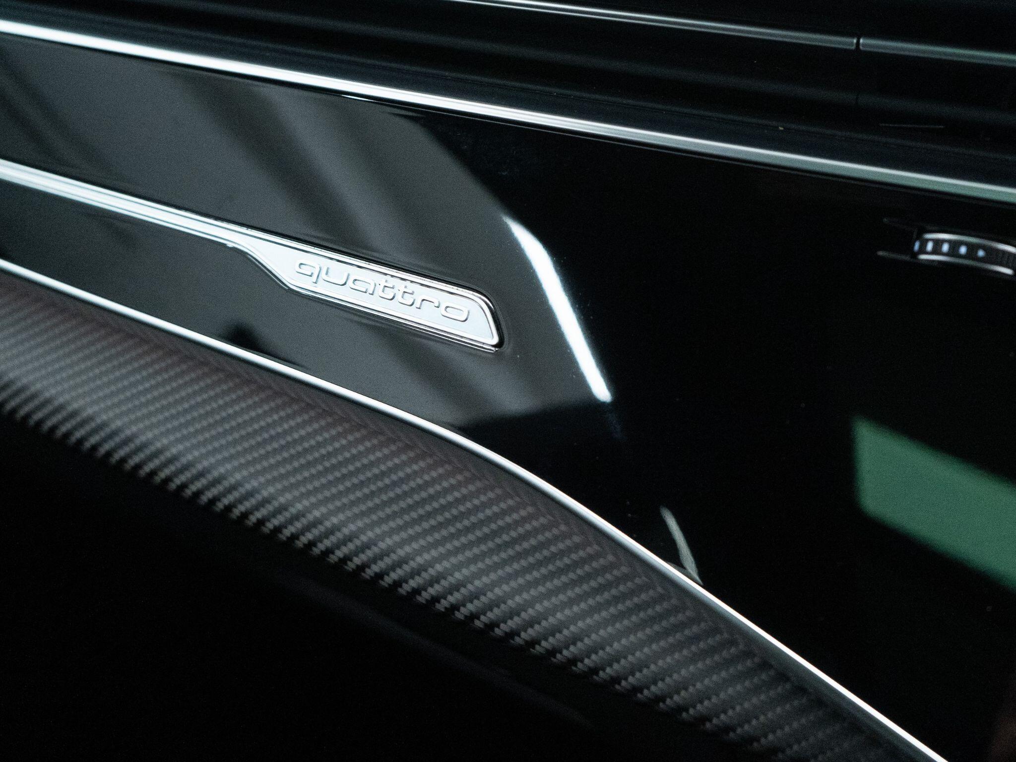 Audi RS Q8 view 30