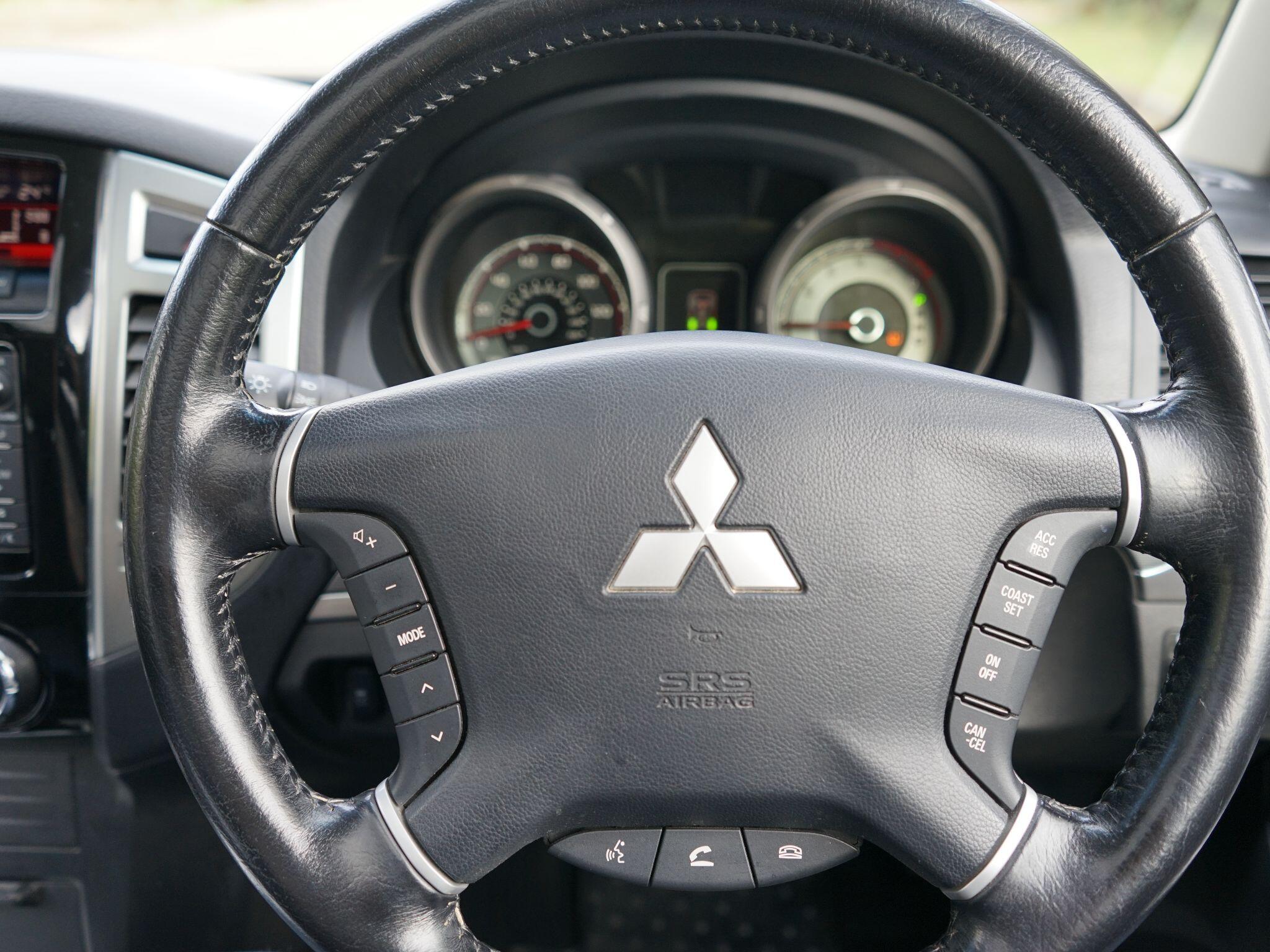 Mitsubishi Shogun view 7