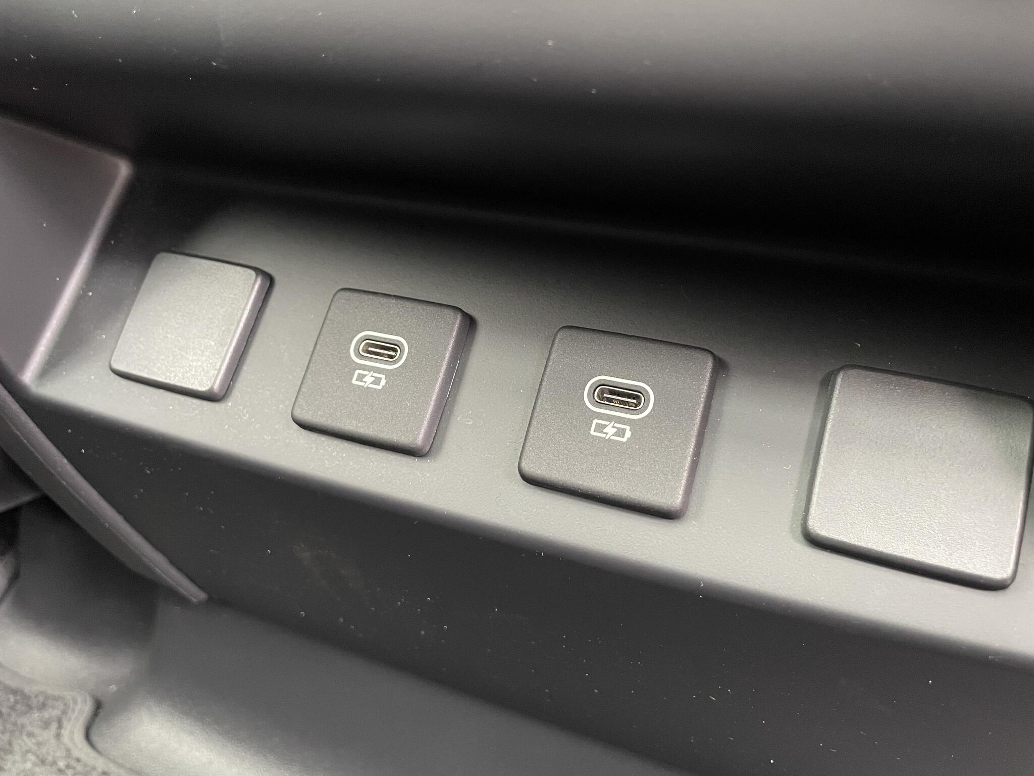 Land Rover Defender view 51