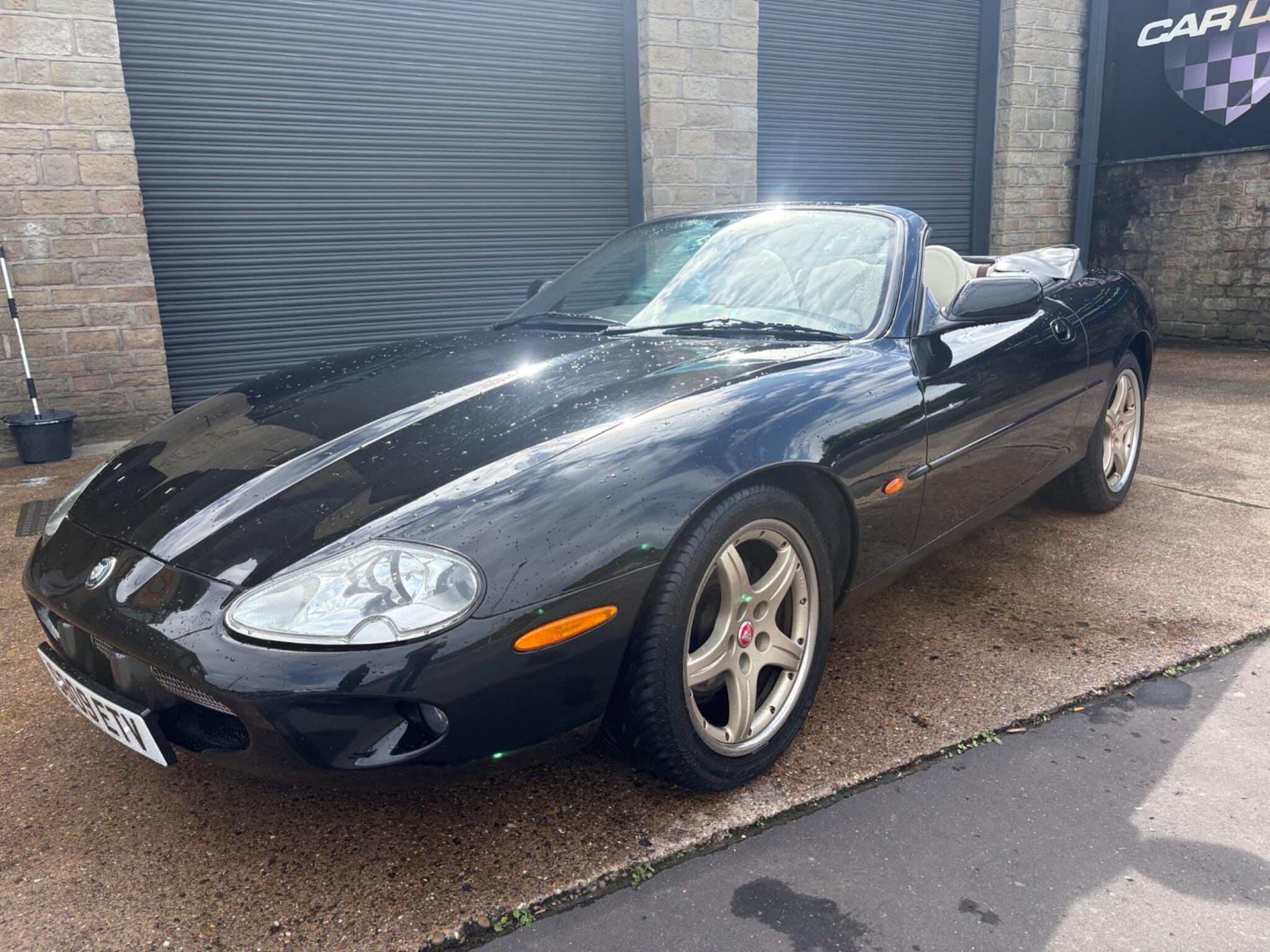 Jaguar XK8 view 4