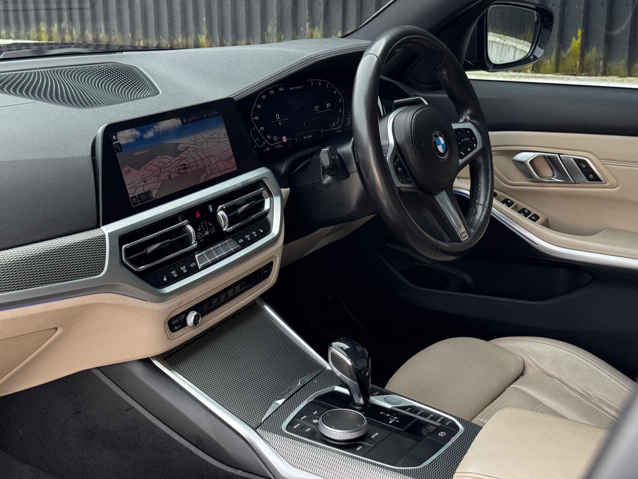 BMW 3 Series view 22
