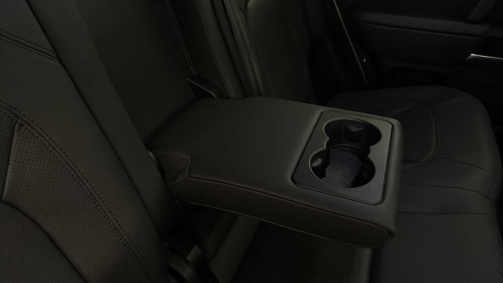 Land Rover Defender view 31