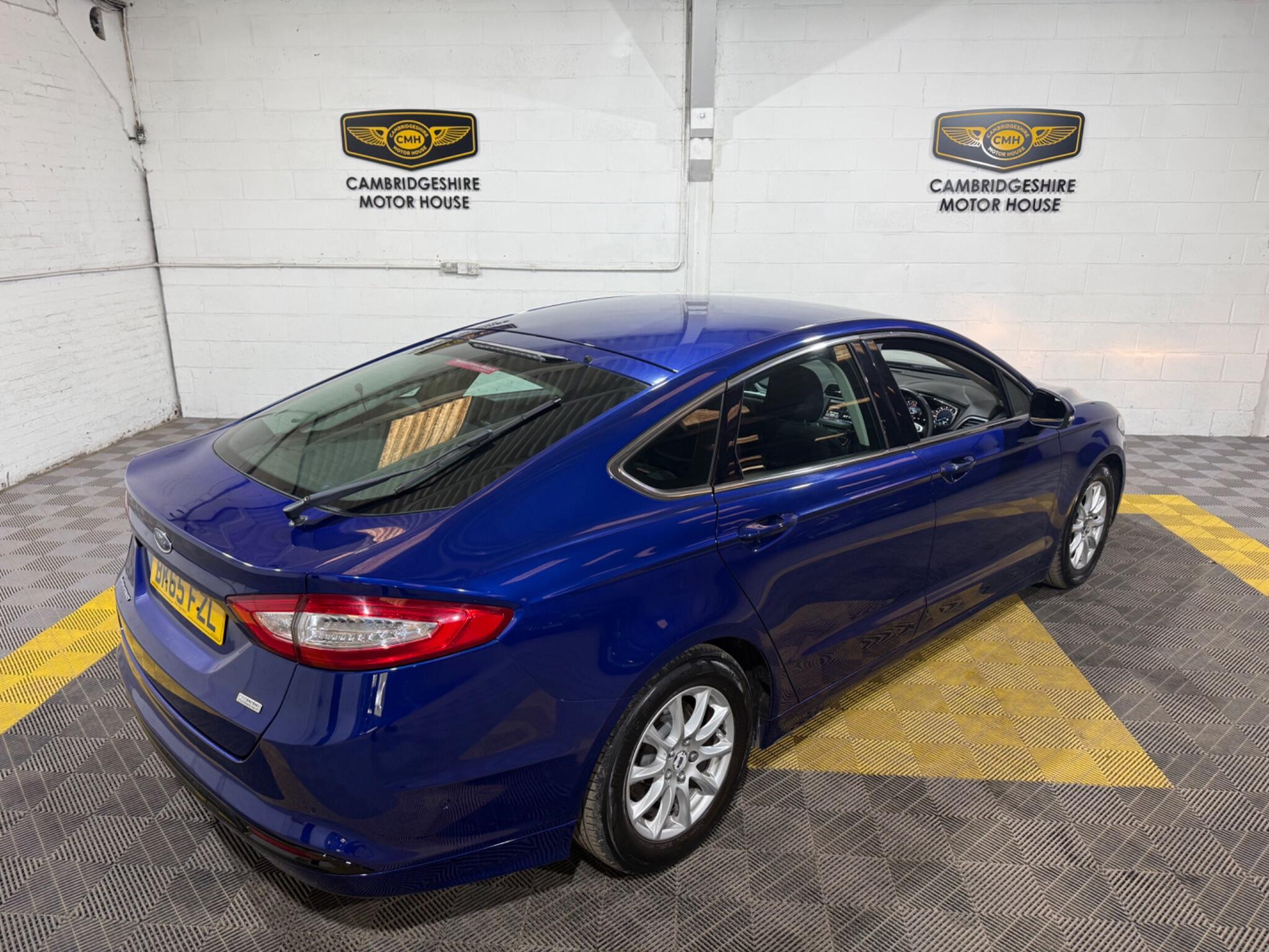 Ford Mondeo view 41