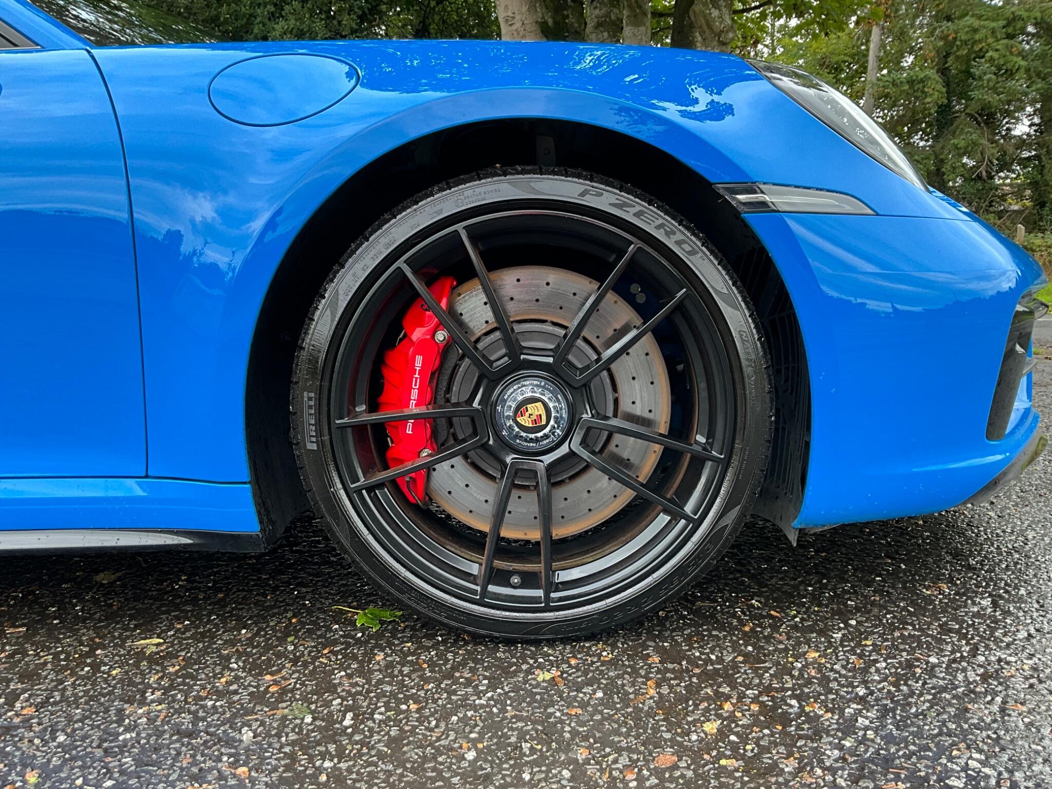 Porsche 911 view 16