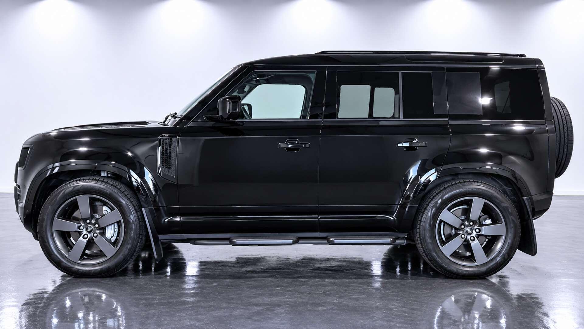 Land Rover Defender view 3
