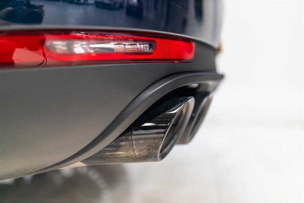 Porsche Macan view 19