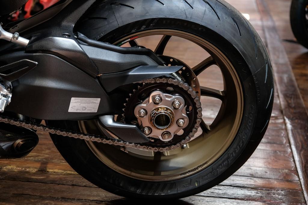 Ducati 1199 Superleggera view 23