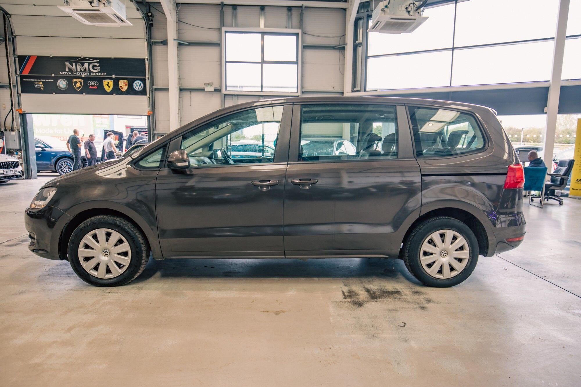 Volkswagen Sharan view 23