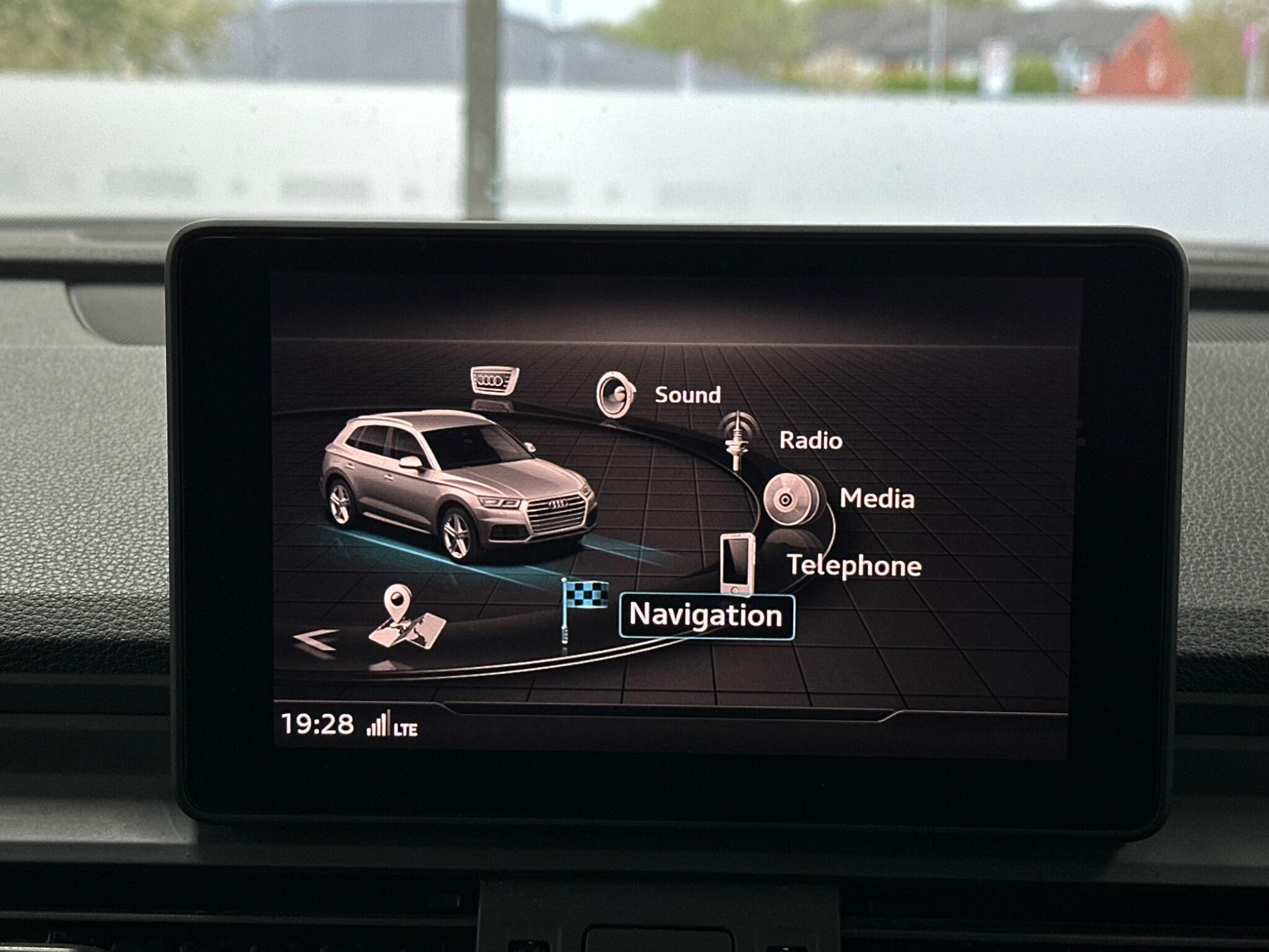 Audi Q5 view 23