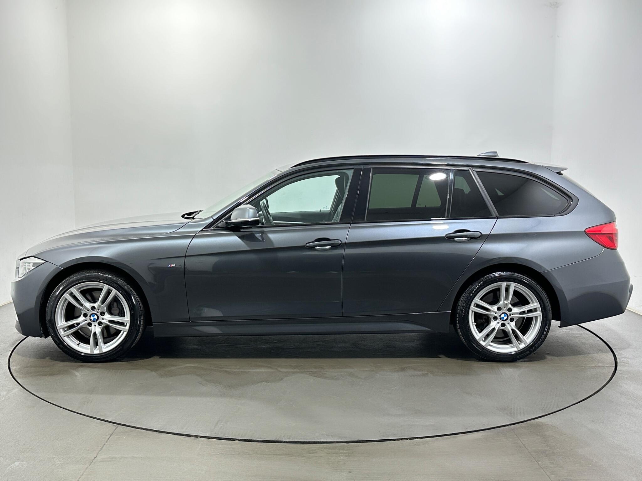 BMW 3 Series view 5