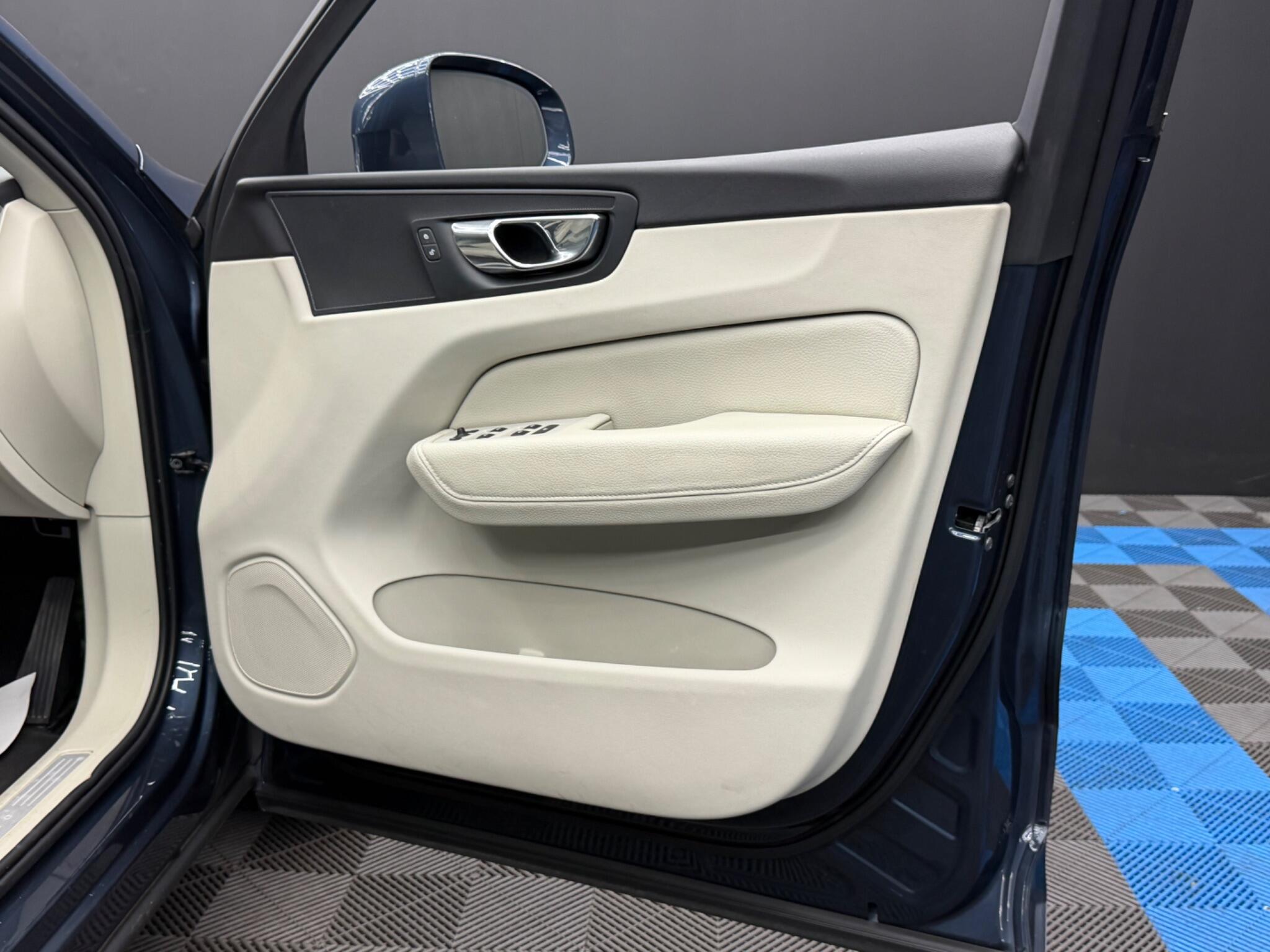 Volvo XC60 view 33