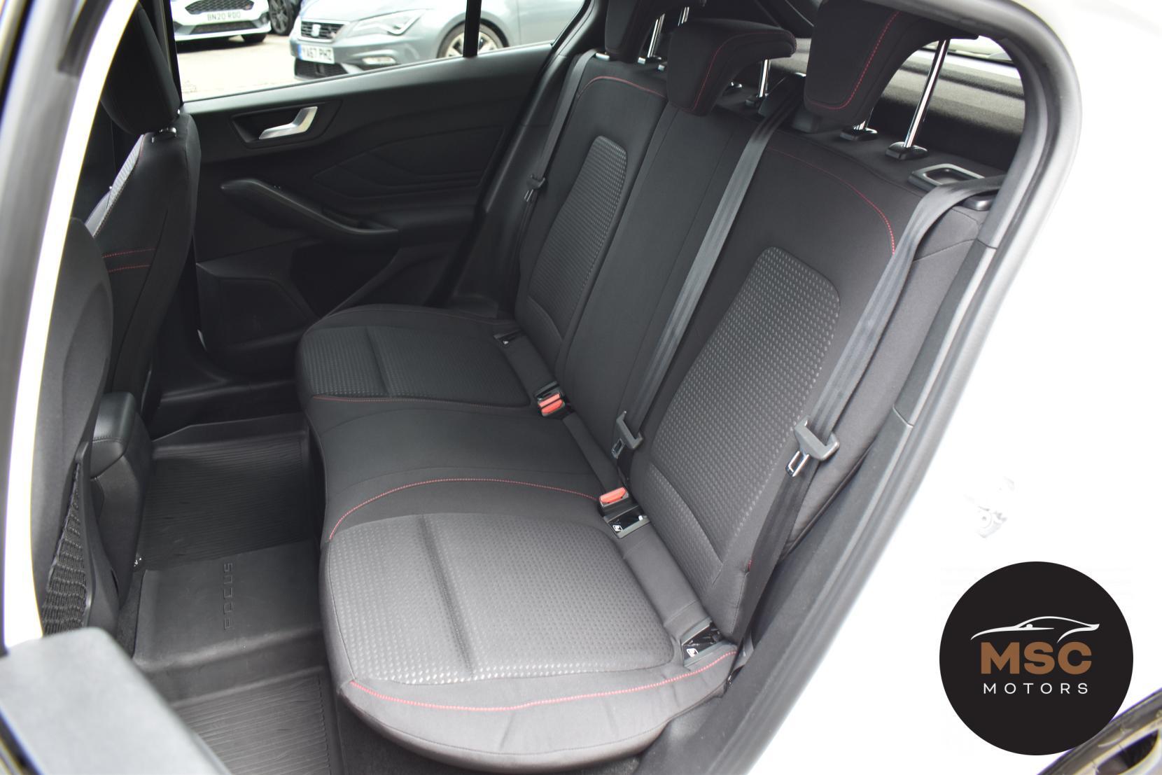 Ford Focus view 39