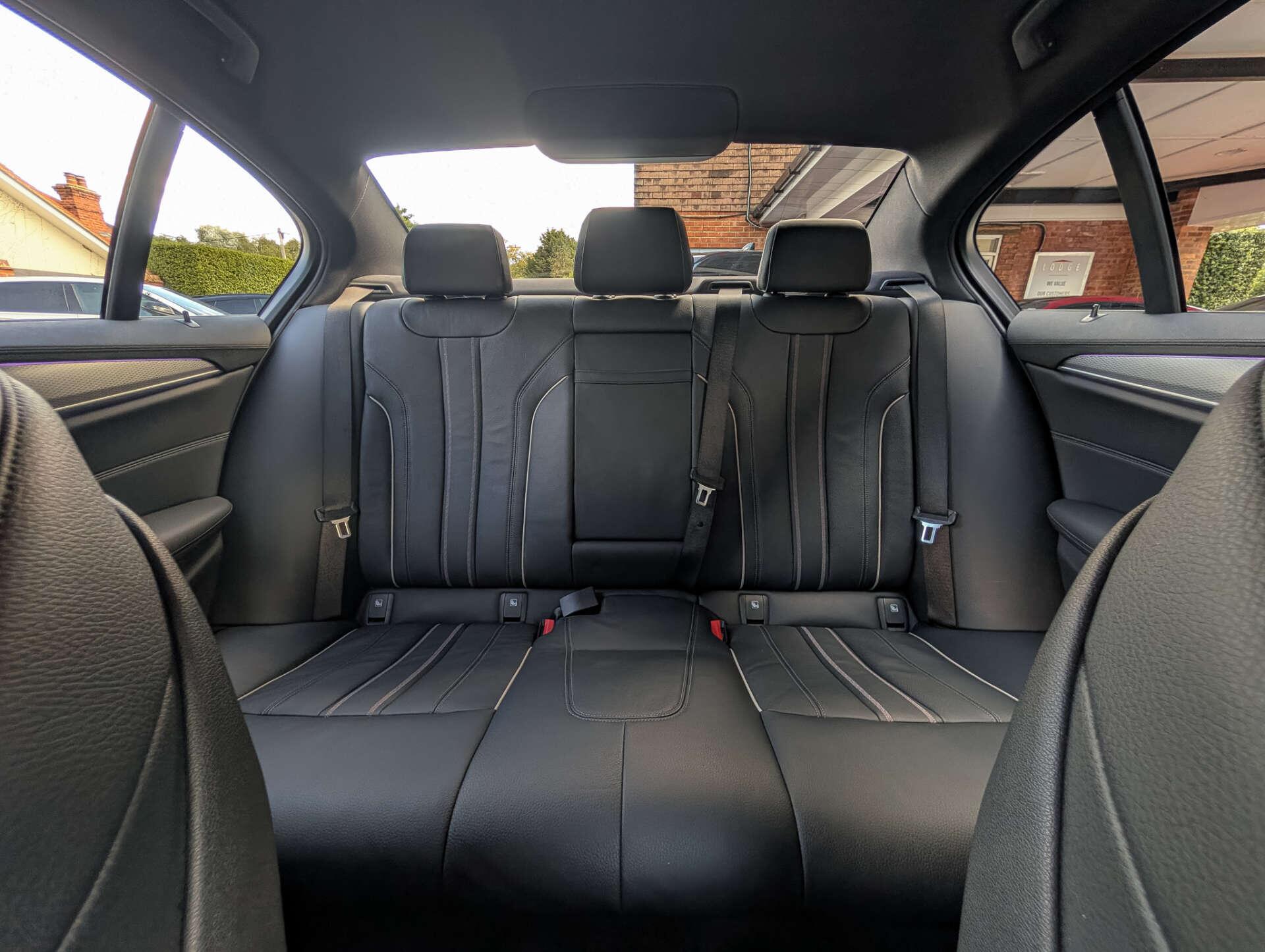 BMW 5 Series view 23