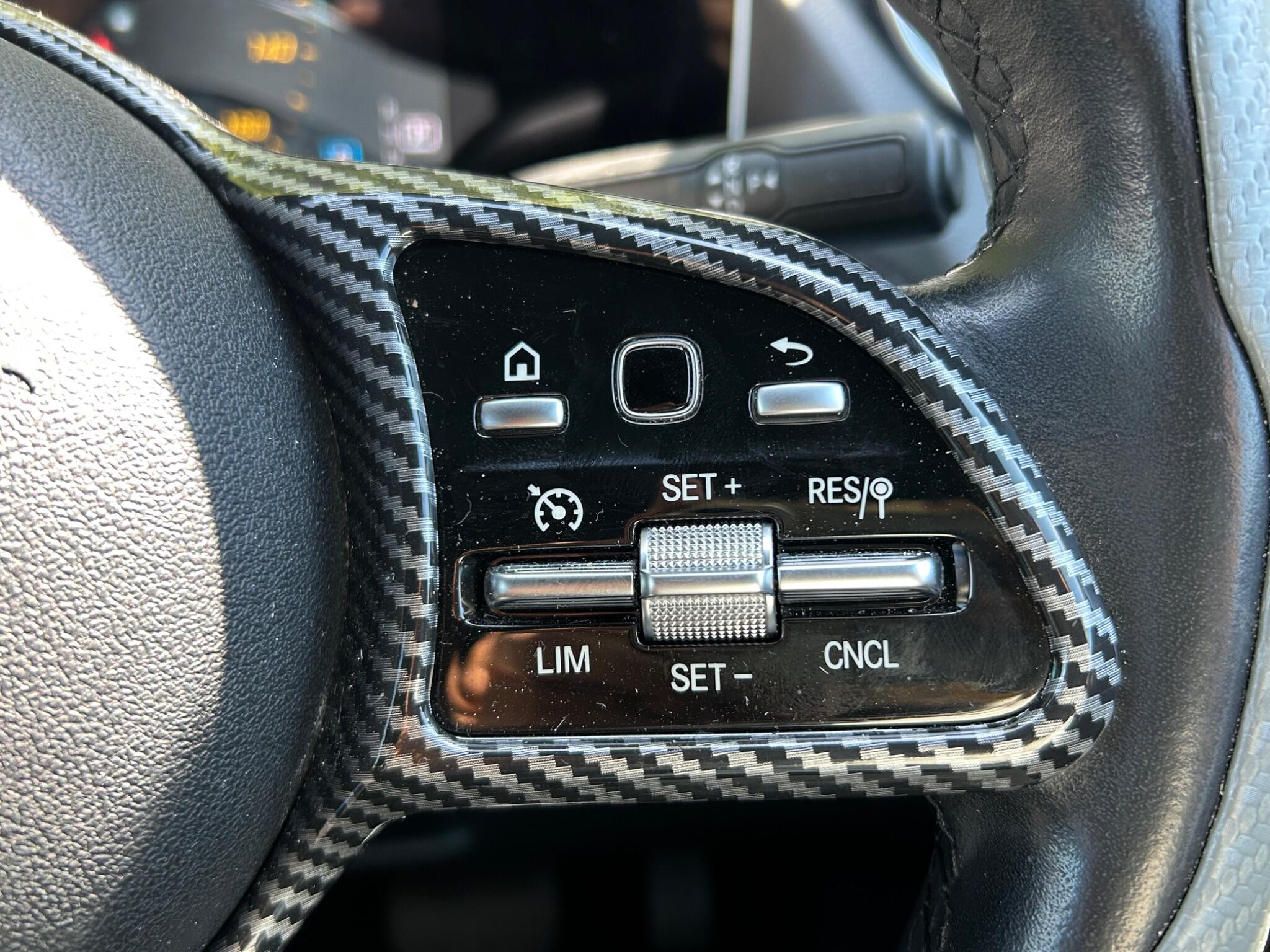 Mercedes-Benz Gla view 35