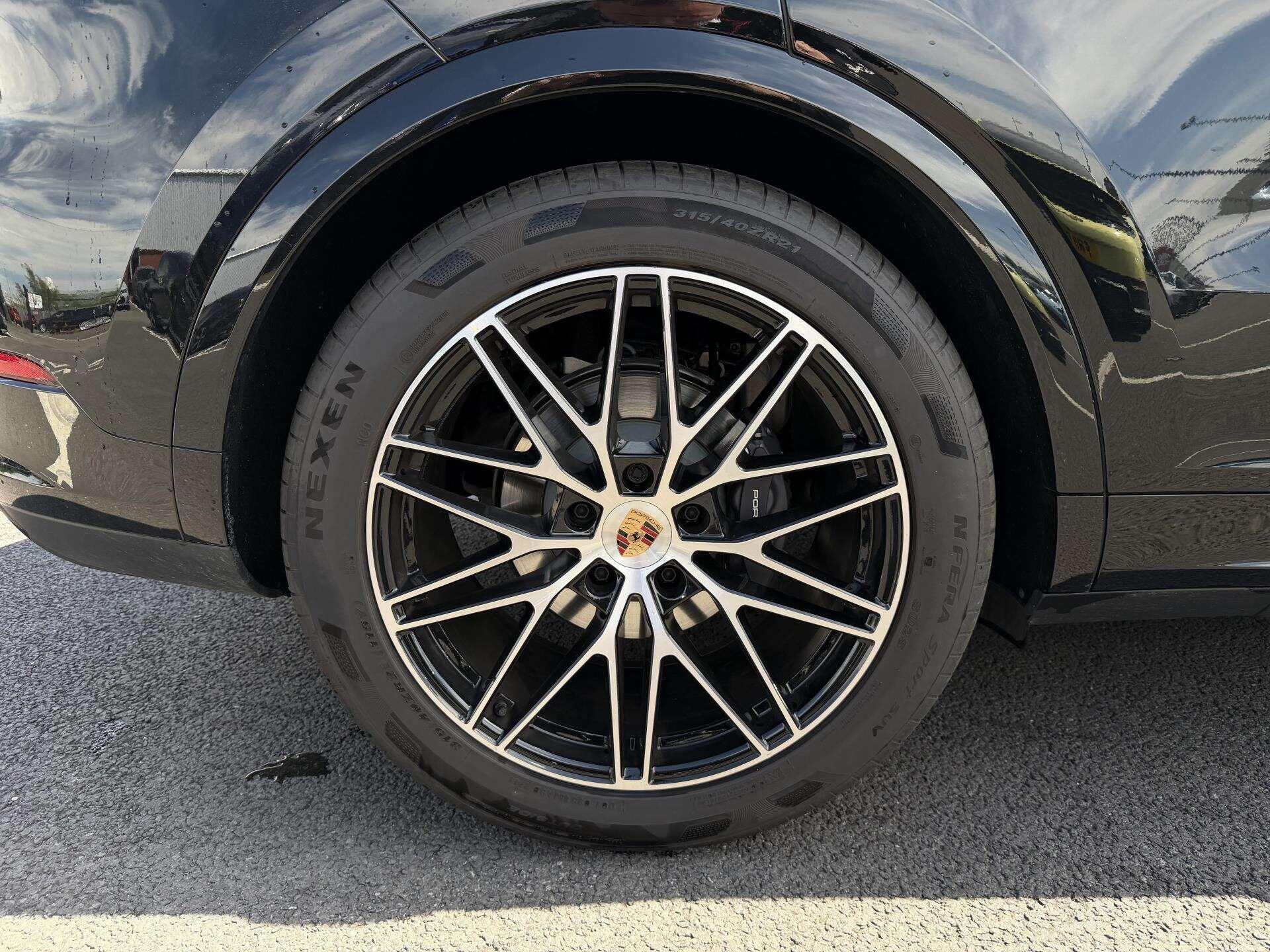 Porsche Cayenne view 6