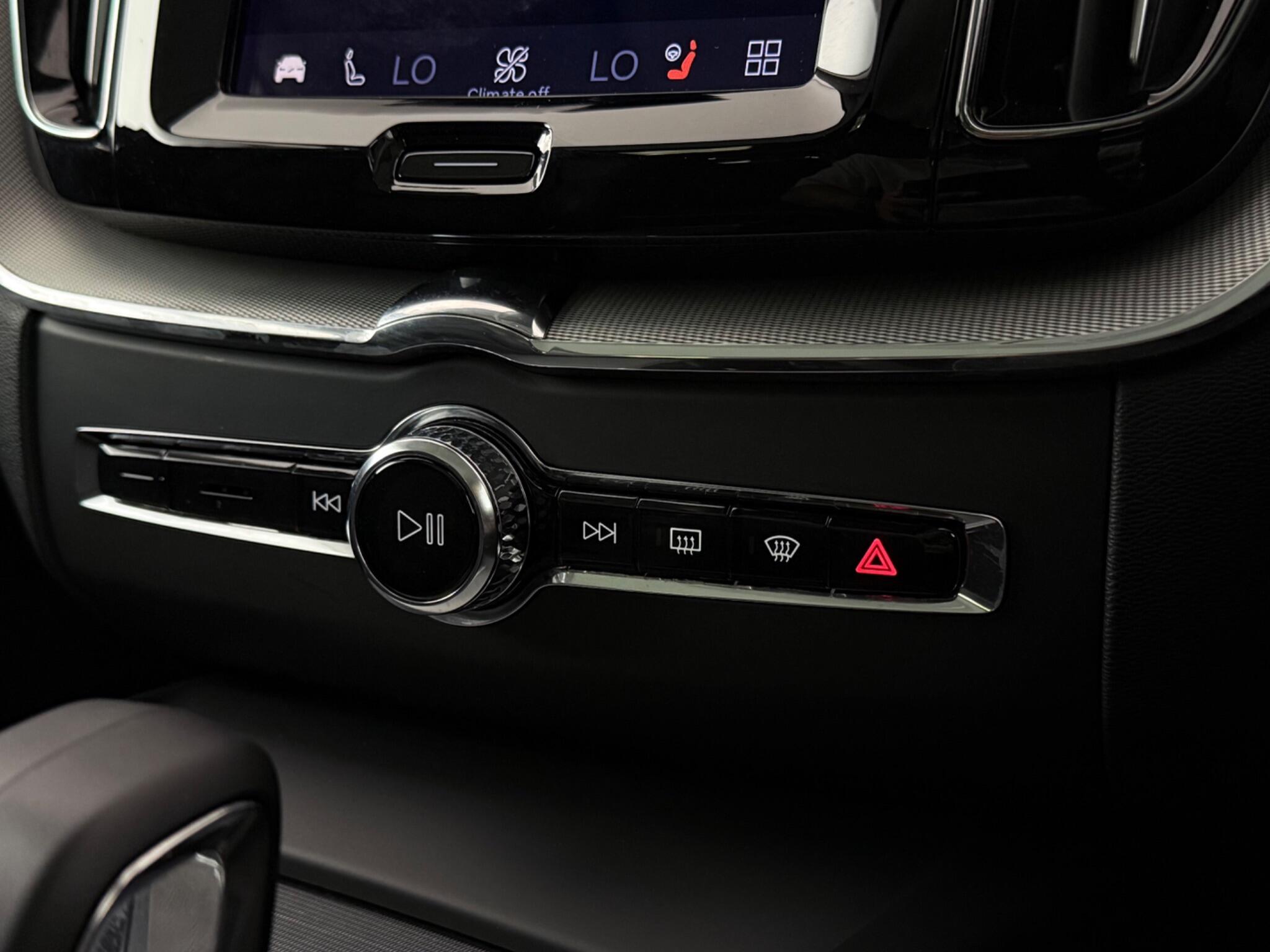 Volvo XC60 view 25