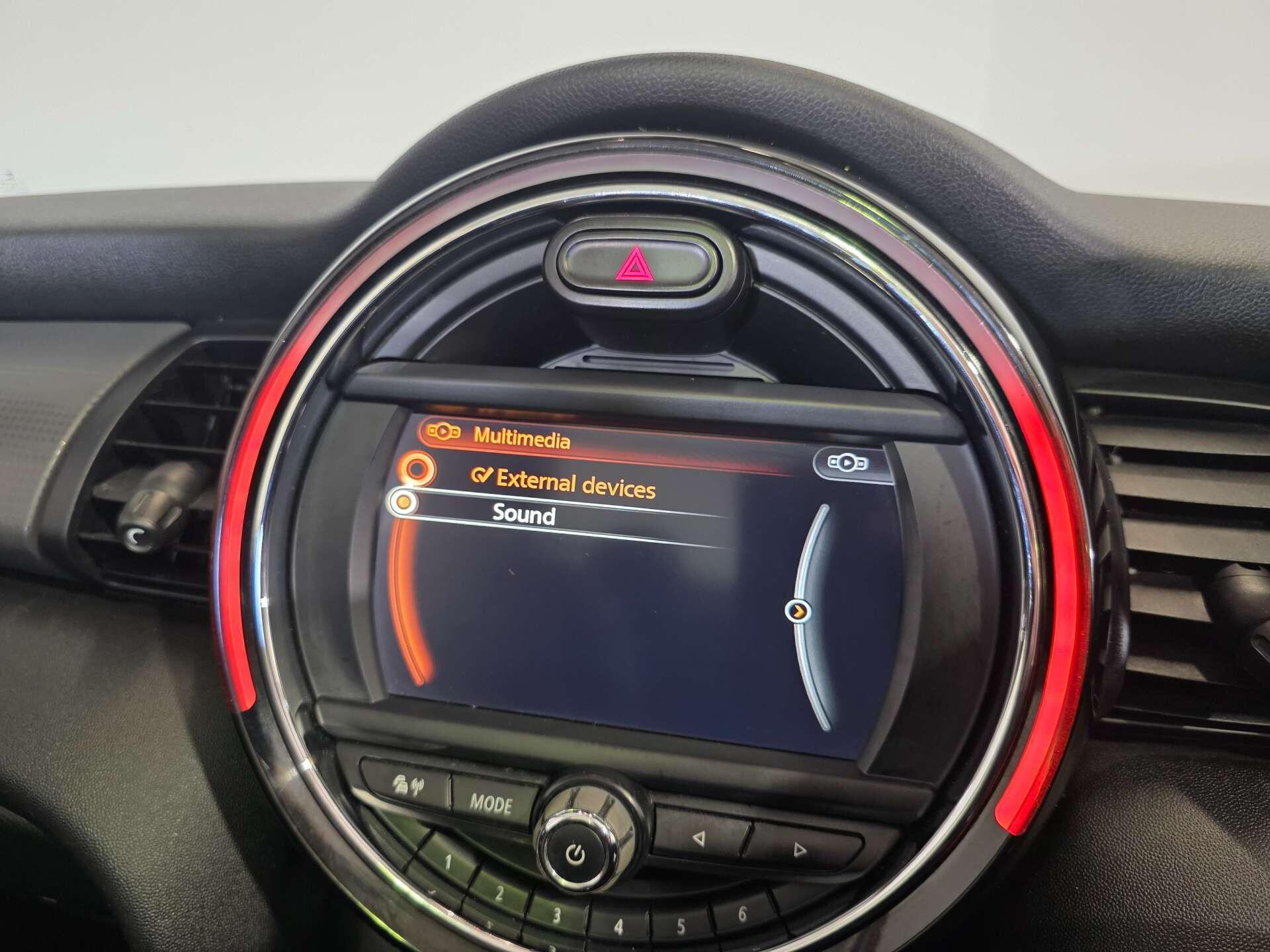 Mini Convertible view 40