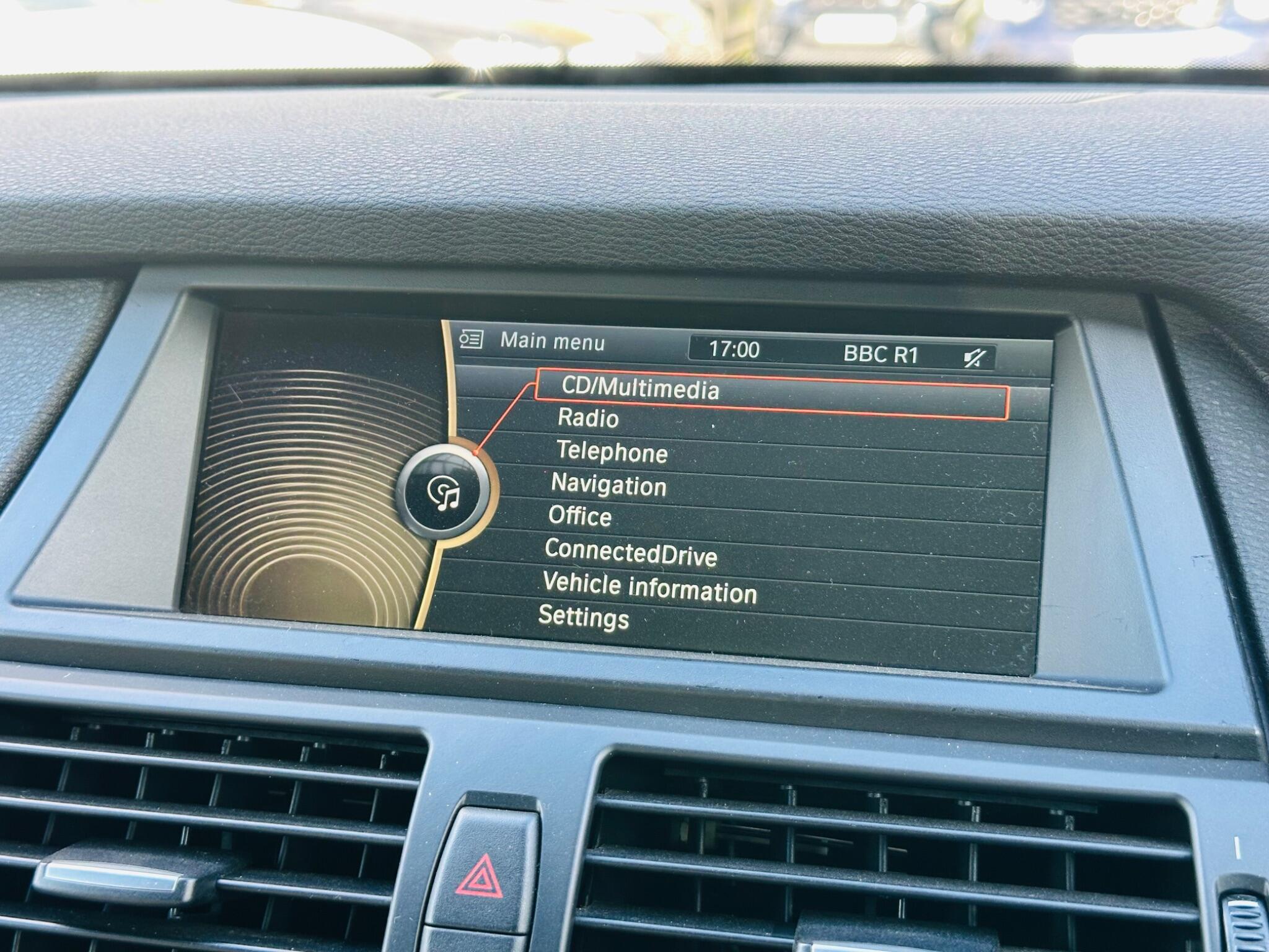 BMW X6 view 30