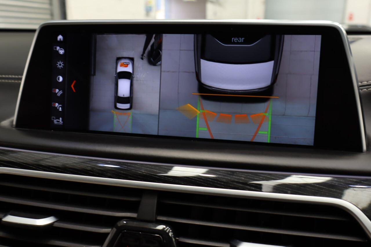 BMW 7 Series view 28