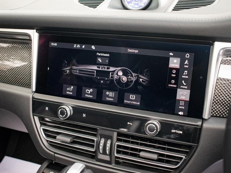 Porsche Macan view 31