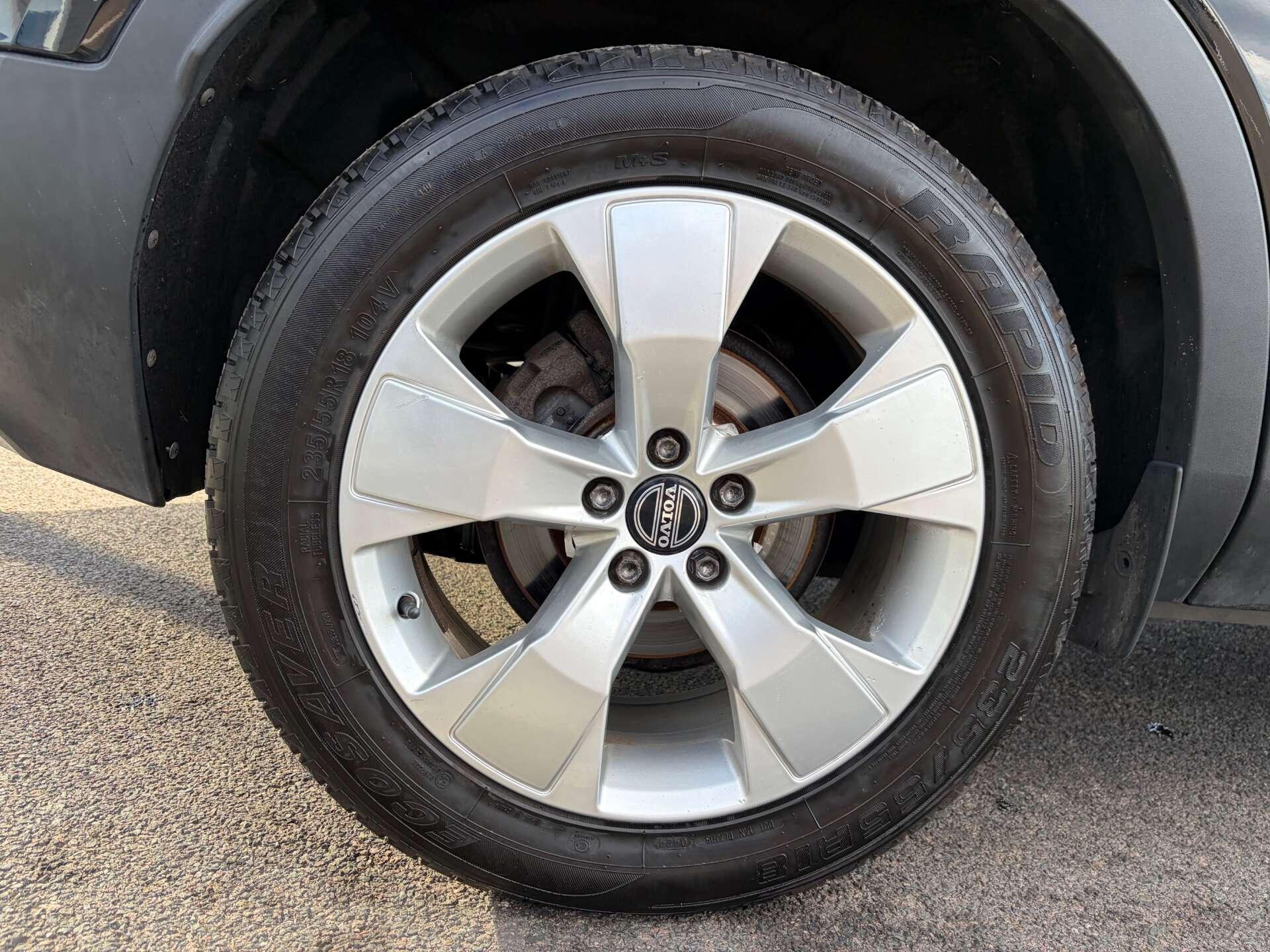 Volvo XC40 view 11