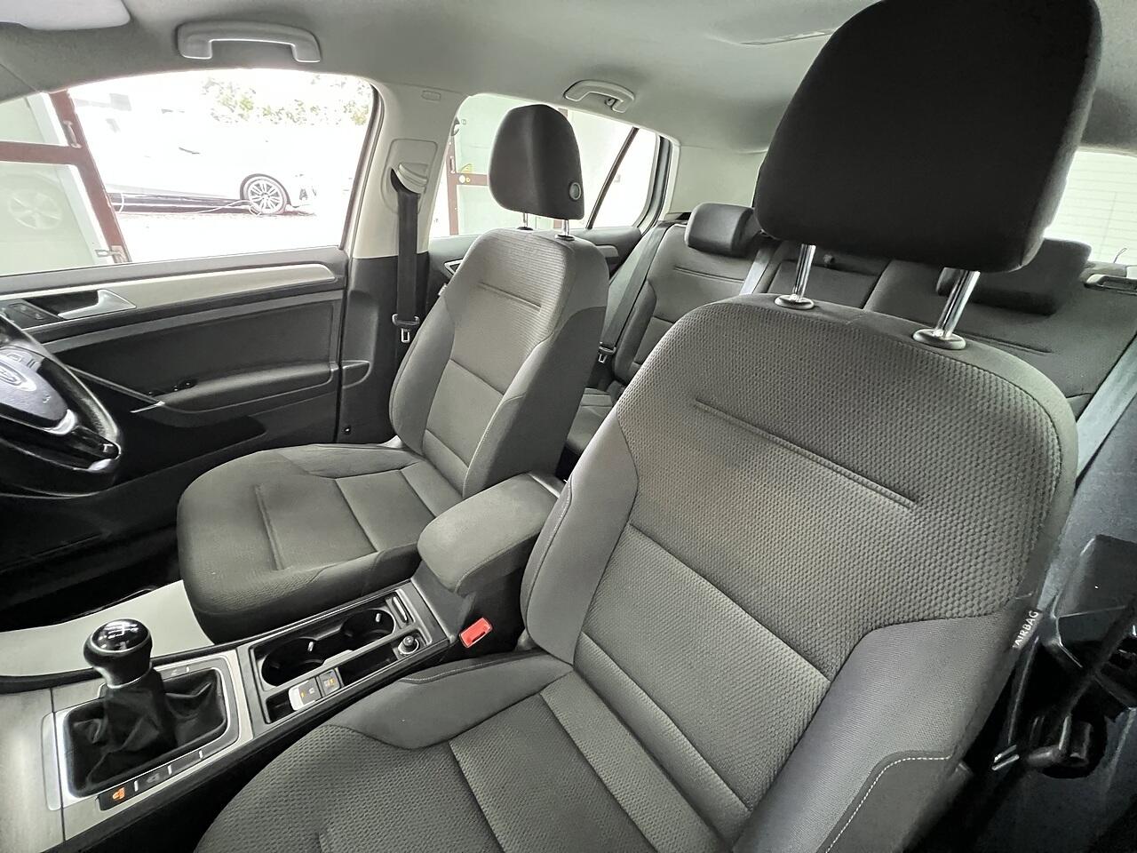 Volkswagen Golf view 19