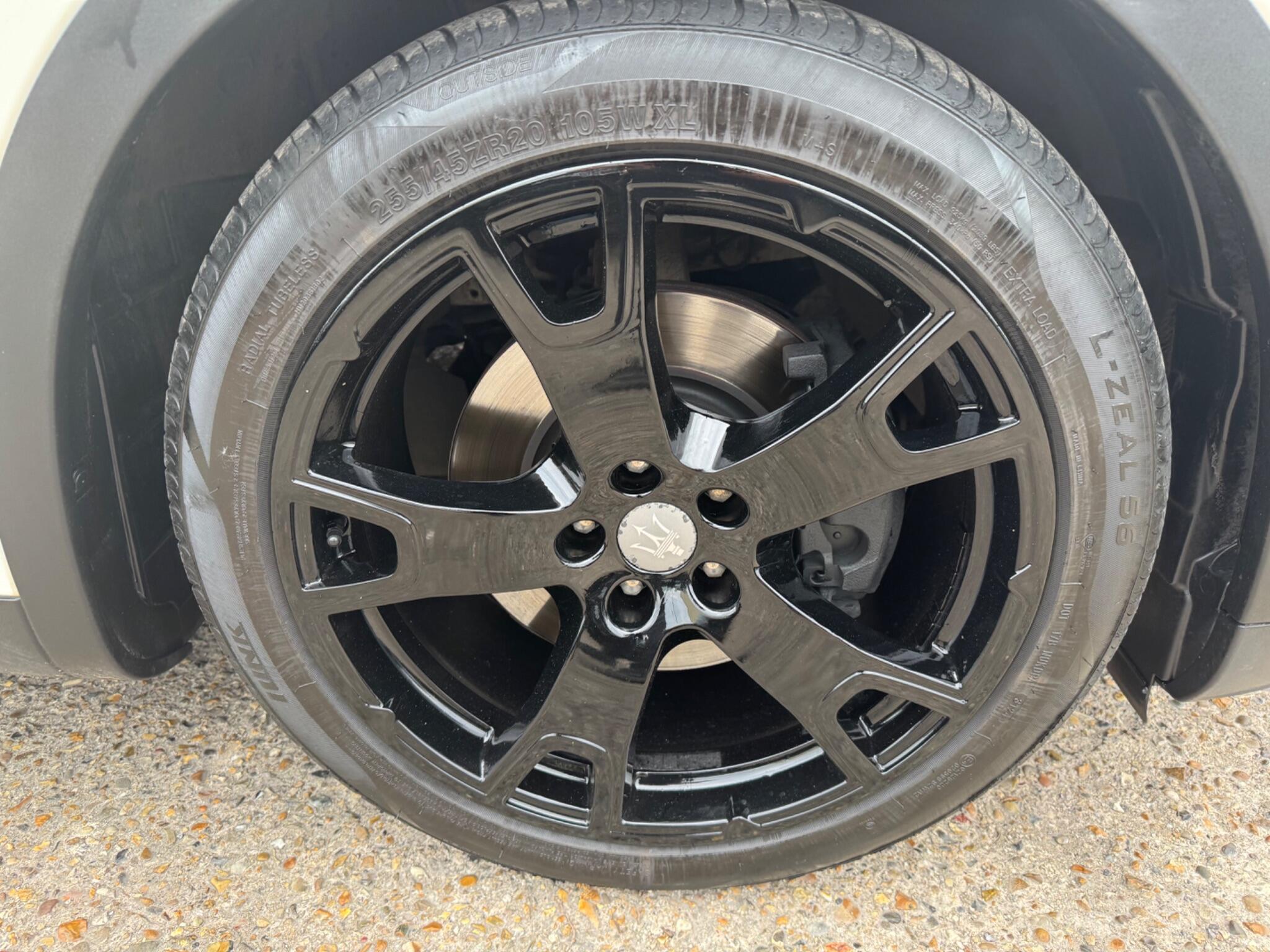 Maserati Levante view 45