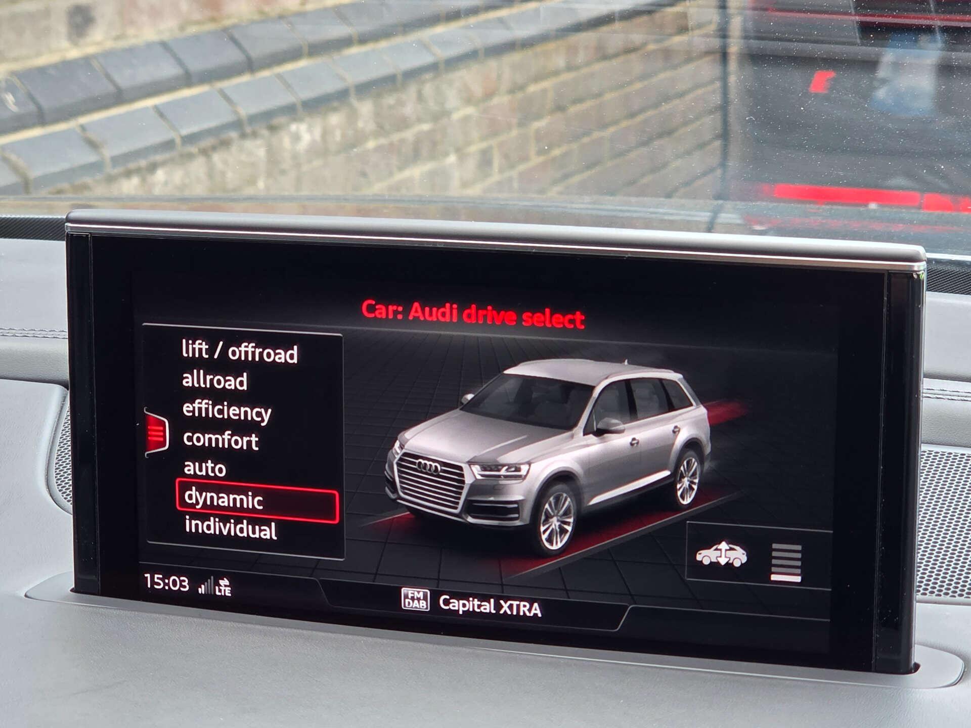 Audi SQ7 view 27